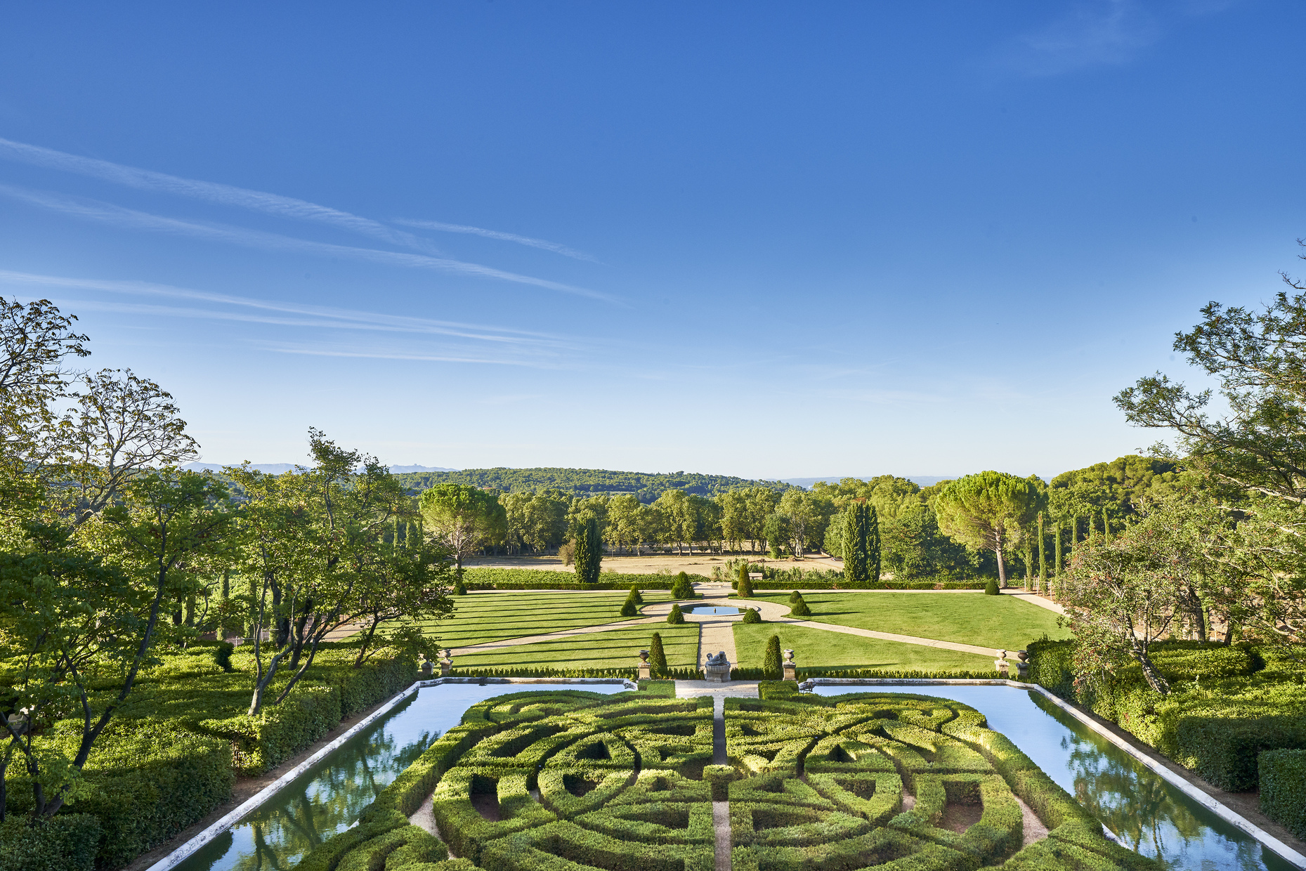 Château de la Gaude 歷史遺產級的美麗法式花園。