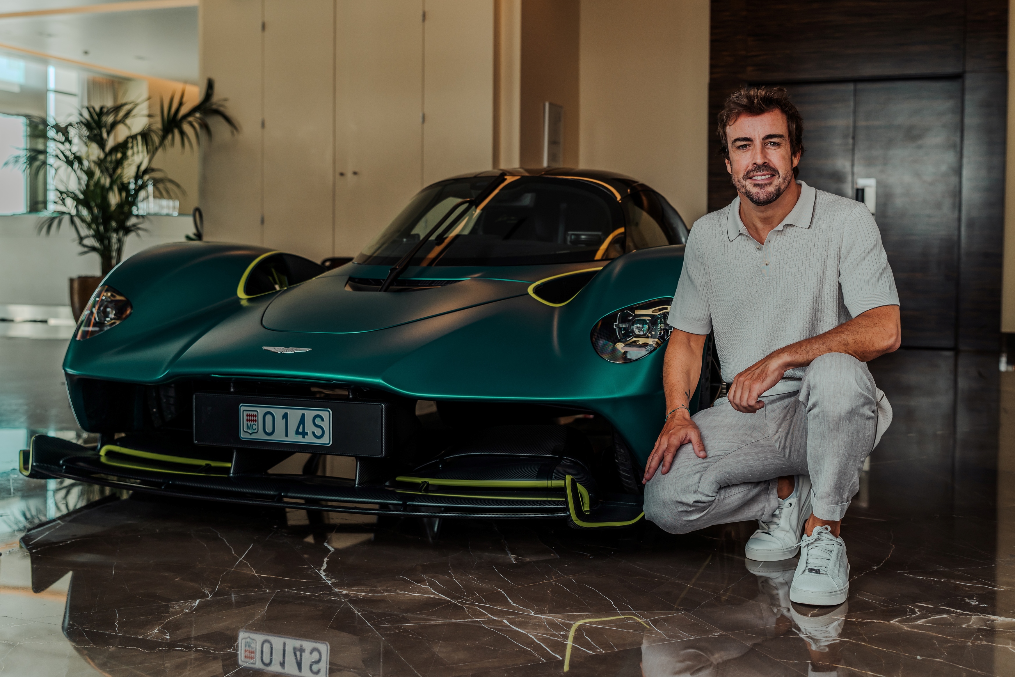 Fernando Alonso 在摩納哥收到 Valkyrie，立即引起車迷追逐。
