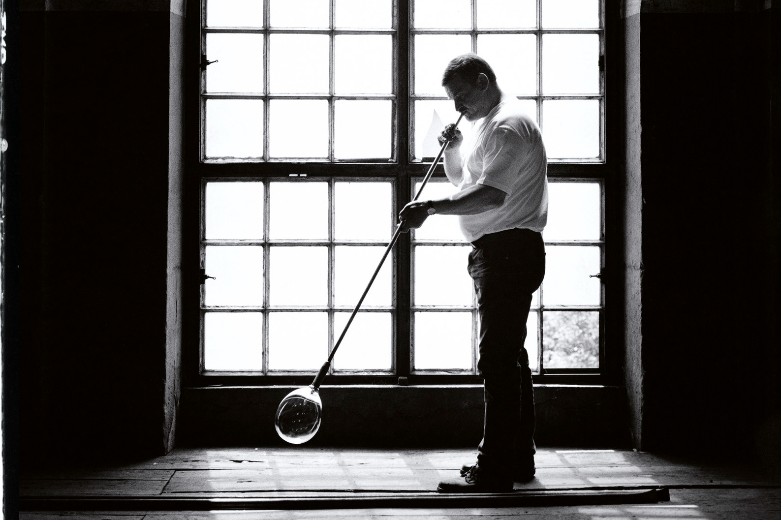 Baccarat 工藝水晶吹製。