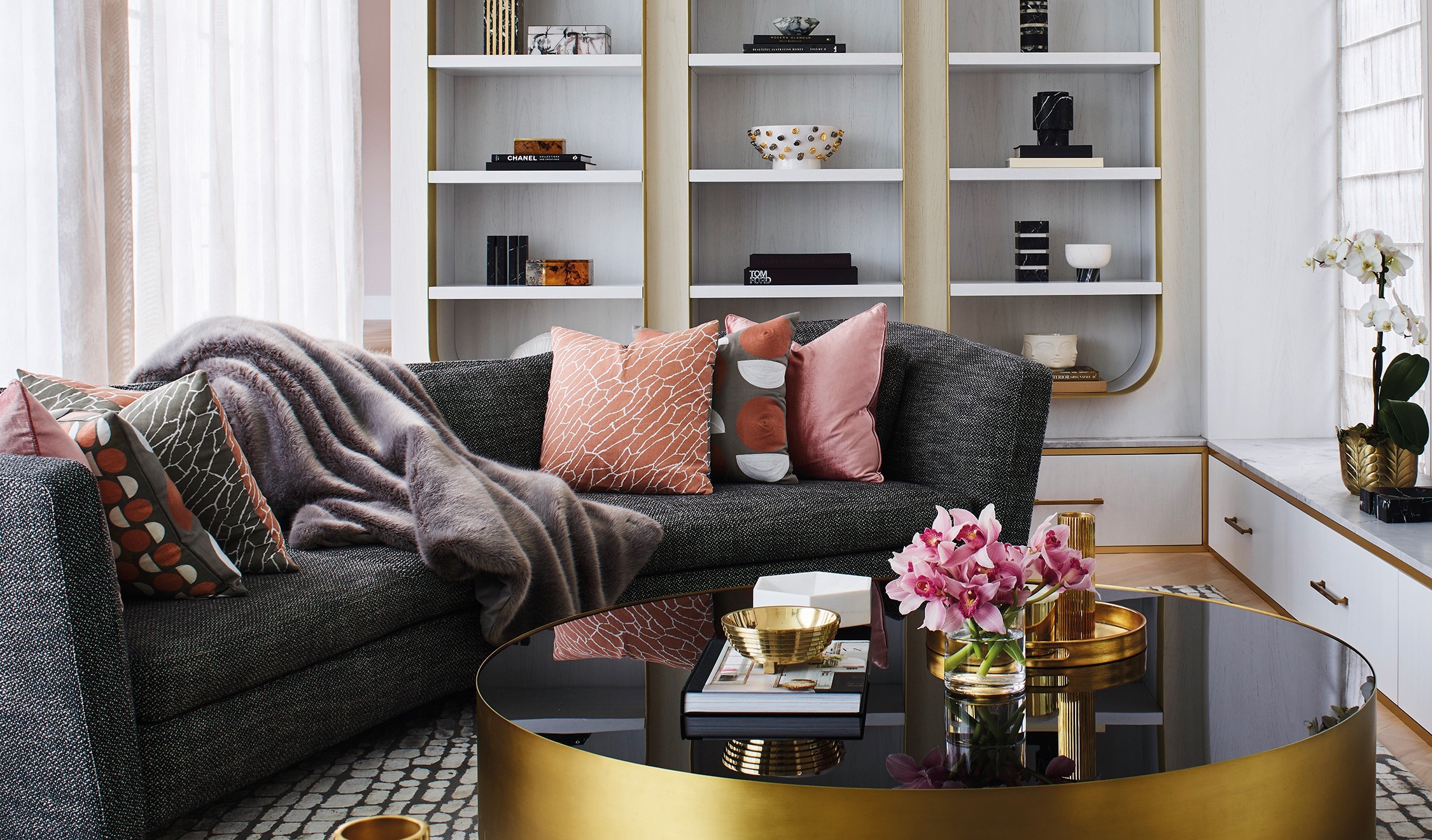 位于雪梨郊区的 Inner West House，Greg Natale 透过现代手法演译单色魅力。