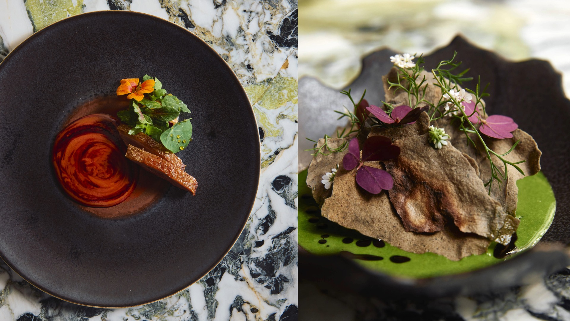 （左）以墨西哥國旗的紅綠主調融入街頭菜式手撕烤乳豬（ Cochinita Pibil ），幻化出熱情高雅的面貌。 （右）莫雷青醬焗石蟹佐葵花籽．藍玉米脆餅（ Armed box crab in a green mole with kaffir lime ），墨西哥傳統 Pipián verde 醬汁是主廚 Jorge 於泰國旅行向綠咖哩致敬的靈感。