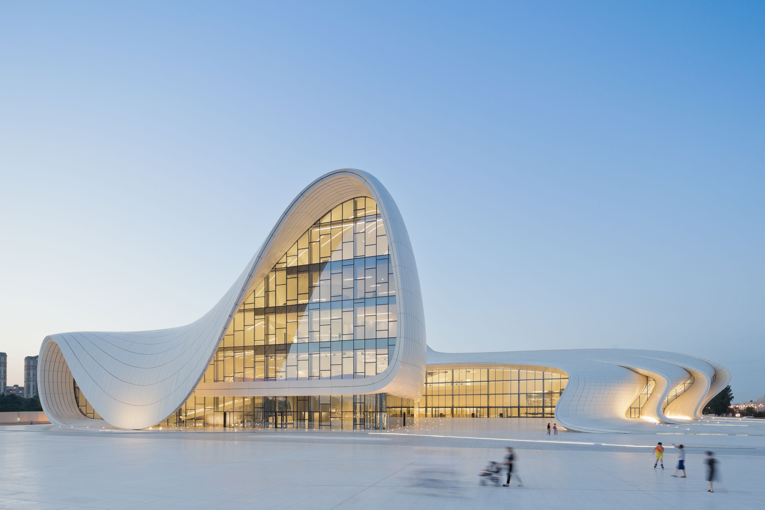 Heydar Aliyev Center 天神遺落的手絹