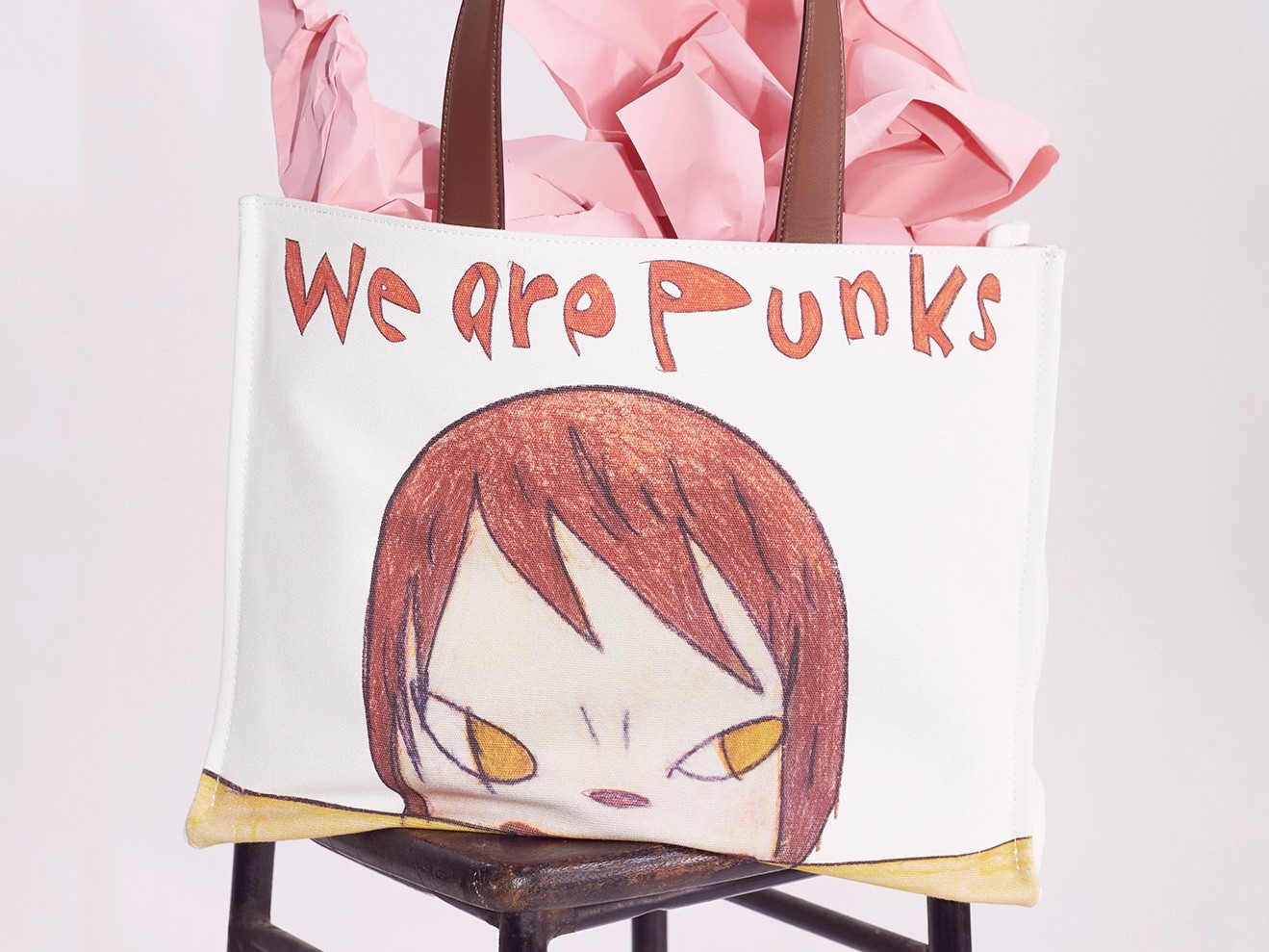 奈良美智从小女孩的双眼表达各种情感，借此为作品加深了令人玩味的艺术性。他也鼓励有志朝向艺术工作者的人多接触和画画无关的事，尤其是摄影、音乐、电影、文学，「因为认识了它们，使我没成为普通的艺术家。」