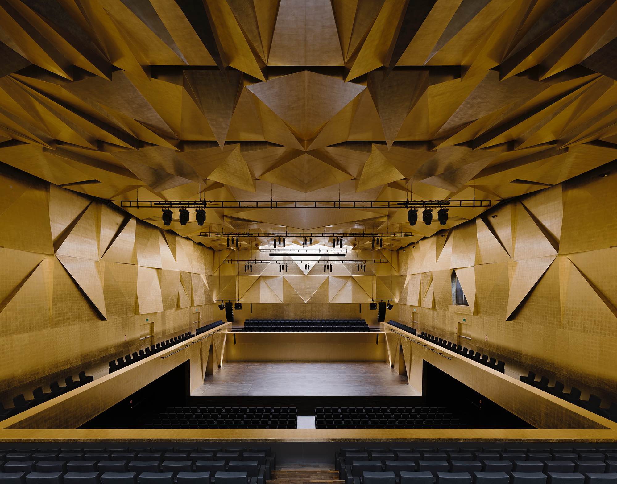 Mieczyslaw Karlowicz Philharmonic Hall 冰山般的新表现主义存在