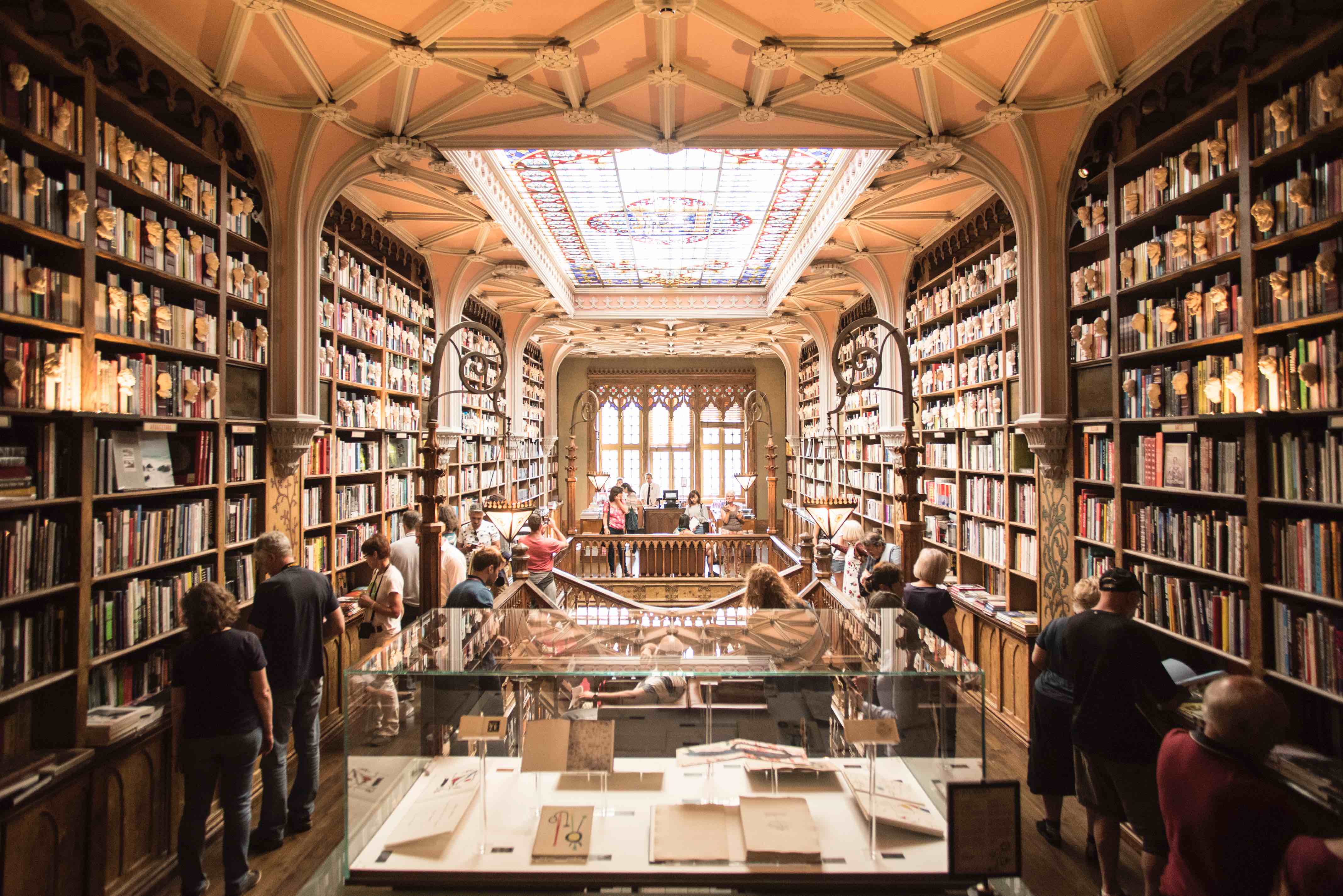 BOOKSTORES : BACK TO THE FUTURE, FORWARD INTO HISTORY: Livraria Lello 當代最美書店風華 - 《哈利波特》靈感來源