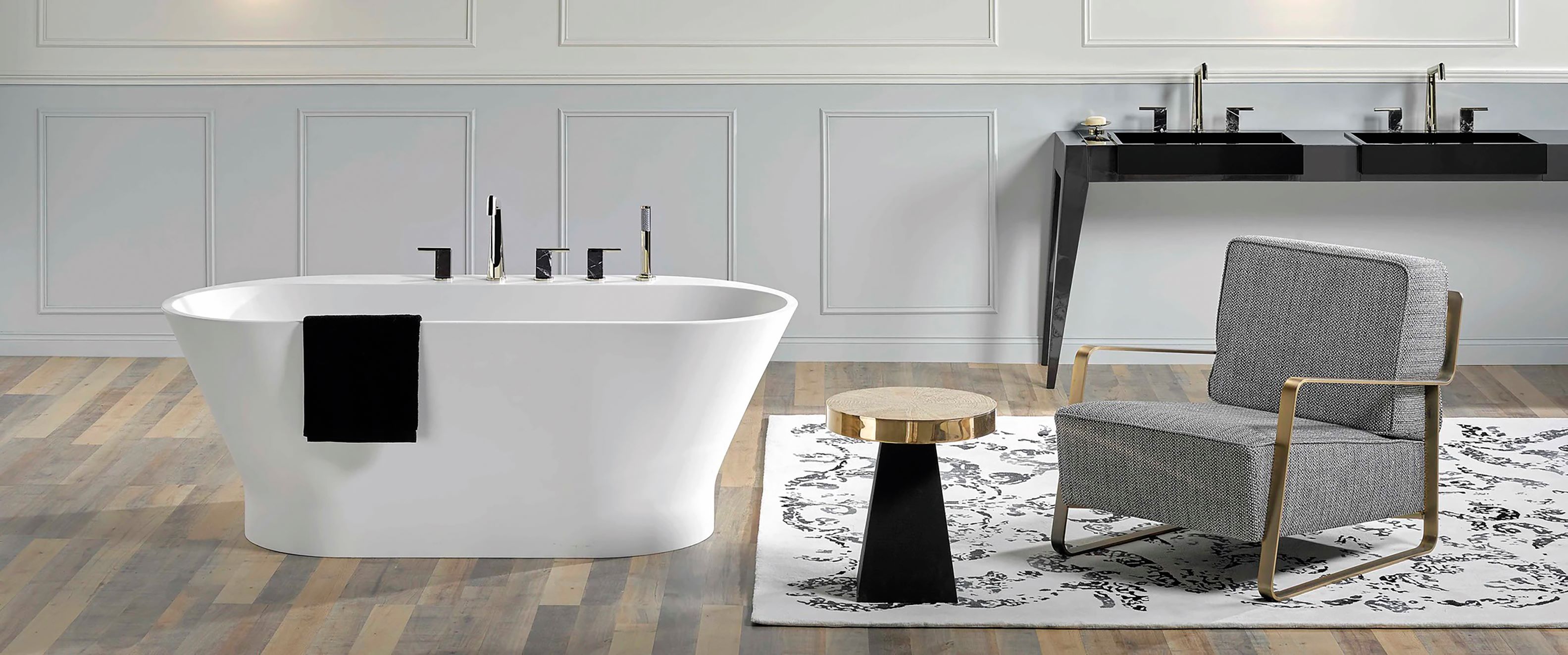 与奢华卫浴品牌 THG Paris 合作推出的 Montaigne 系列，别出心裁地将大理石应用到浴缸的底座上。