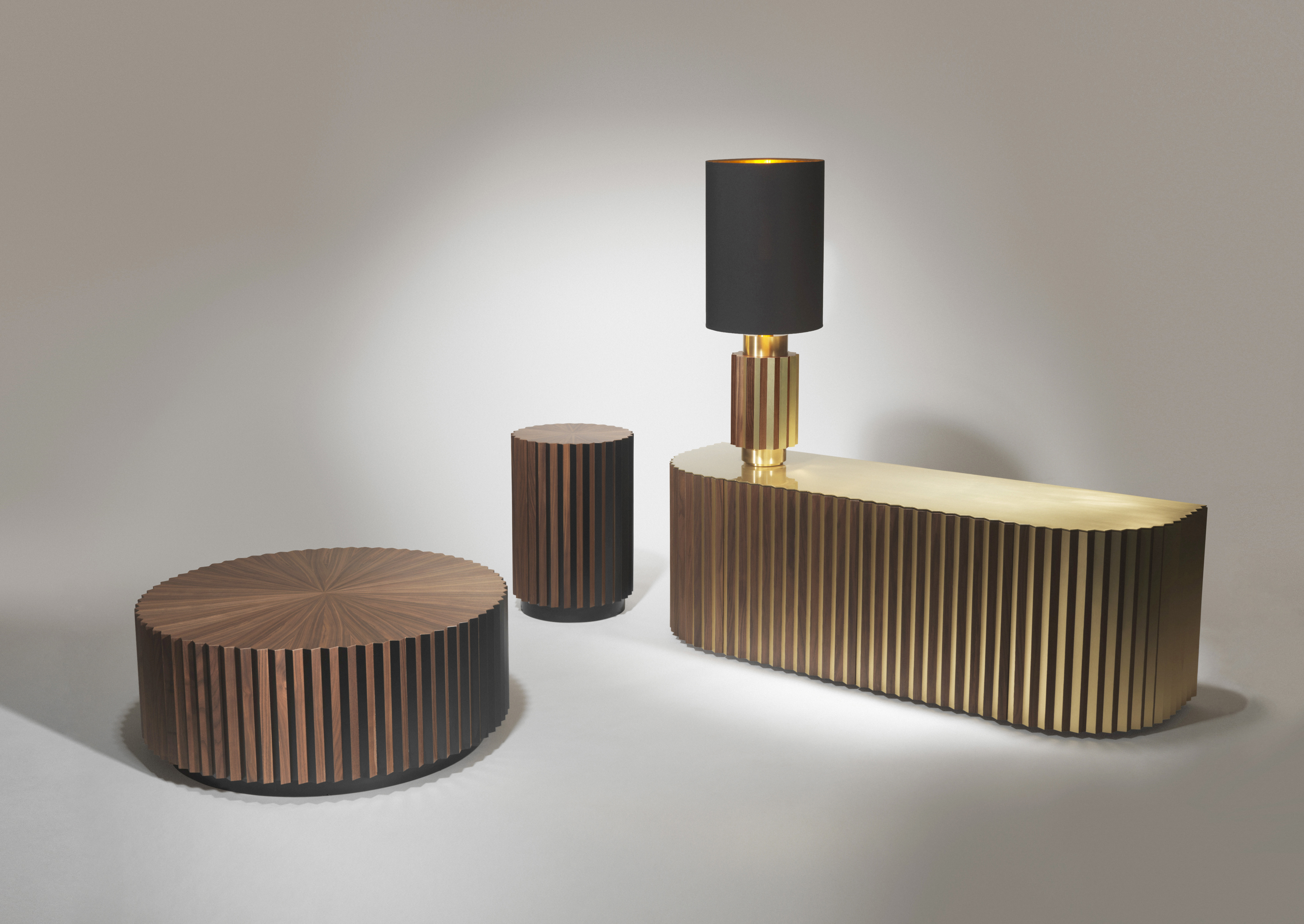 以櫥櫃與桌燈組成的 Shadow 系列，為採用傳統木頭材料製作出光學幻覺概念的居家作品。