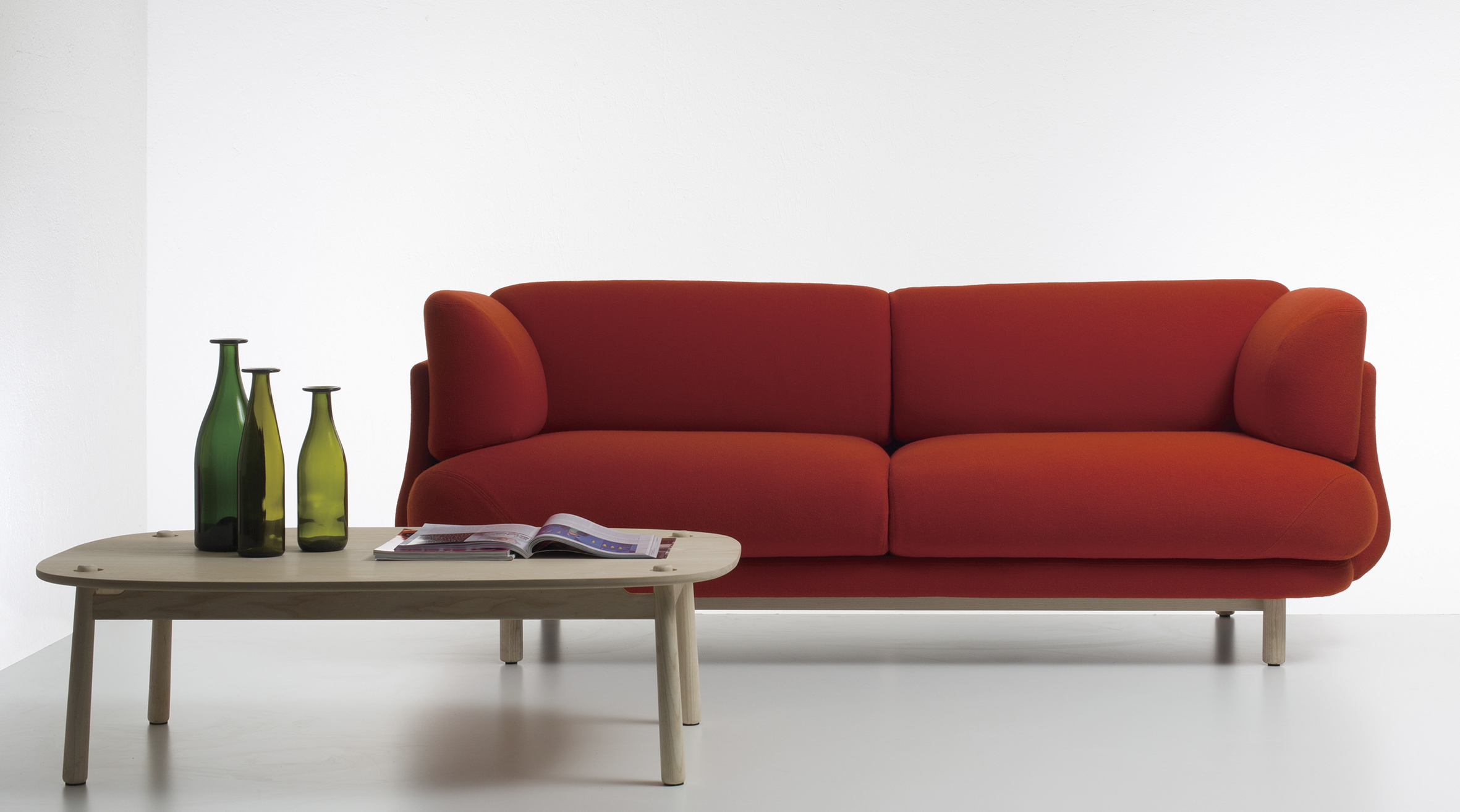 Cappellini 的 Peg Sofa 雙人沙發。