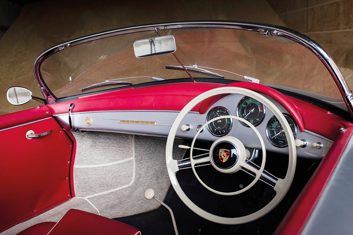 356 Speedster 没有多余功能的简约驾驶座，对敞篷车来说是一种实用主义哲学的具体设计。