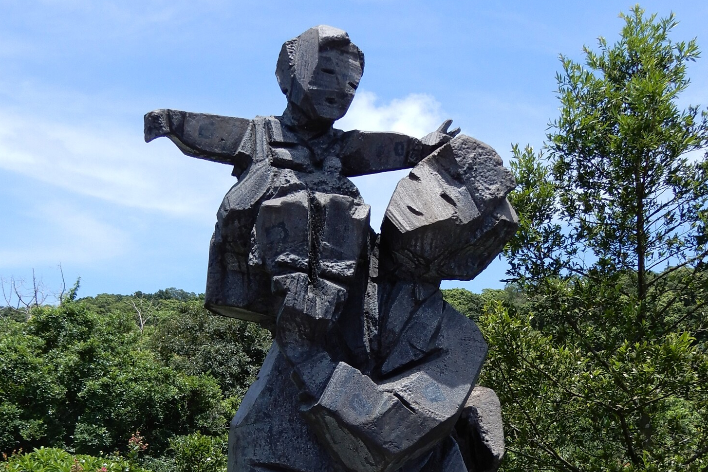 《人间系列》中 的「人生百态」之作，藉由父亲撑托住小孩的姿态，将传承的意象和细腻的情感展现在人物互动中。