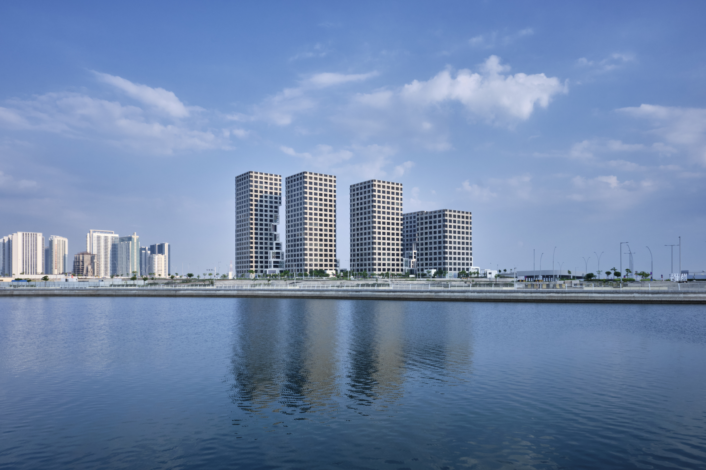 Pixel 如同點陣像素般的大樓建築群 。