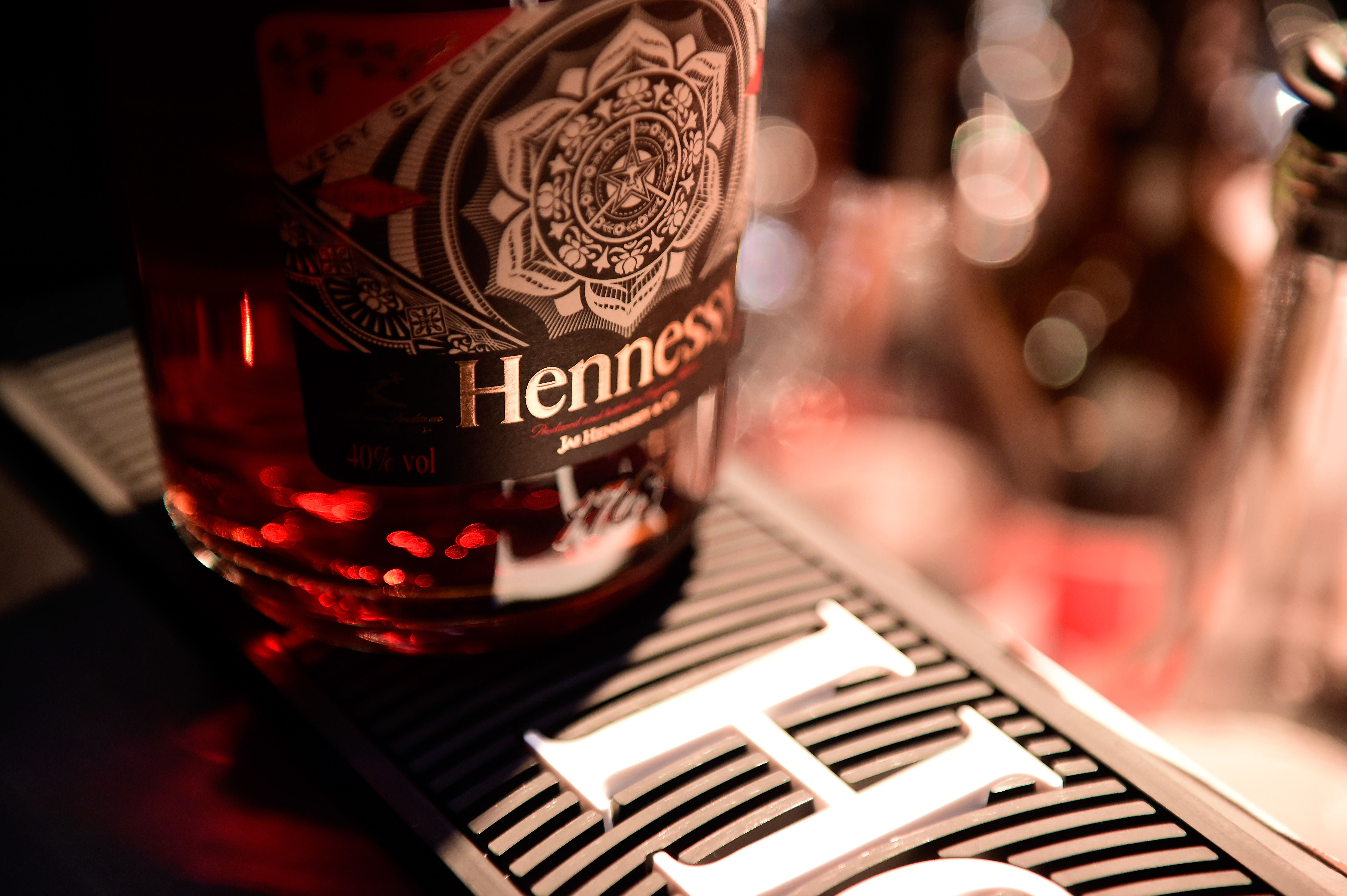 THE HANGOVER: MOËT HENNESSY’S PARTY IS OVER 酩悅軒尼詩的奢華宿醉