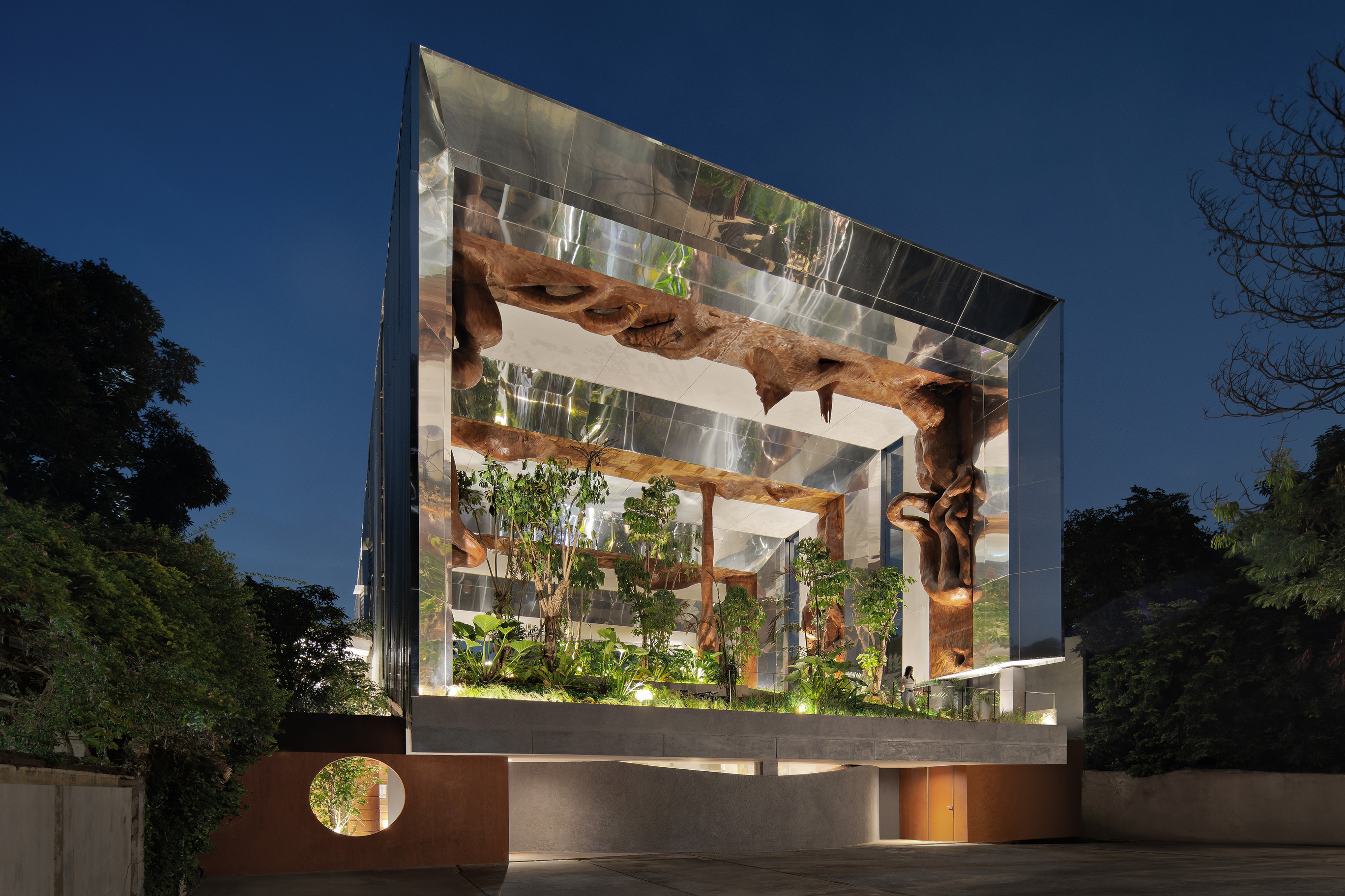 GLOBAL DINING DESIGN：Tanatap Frame Garden 全球風格餐飲設計 - 立體畫框中的咖啡花園