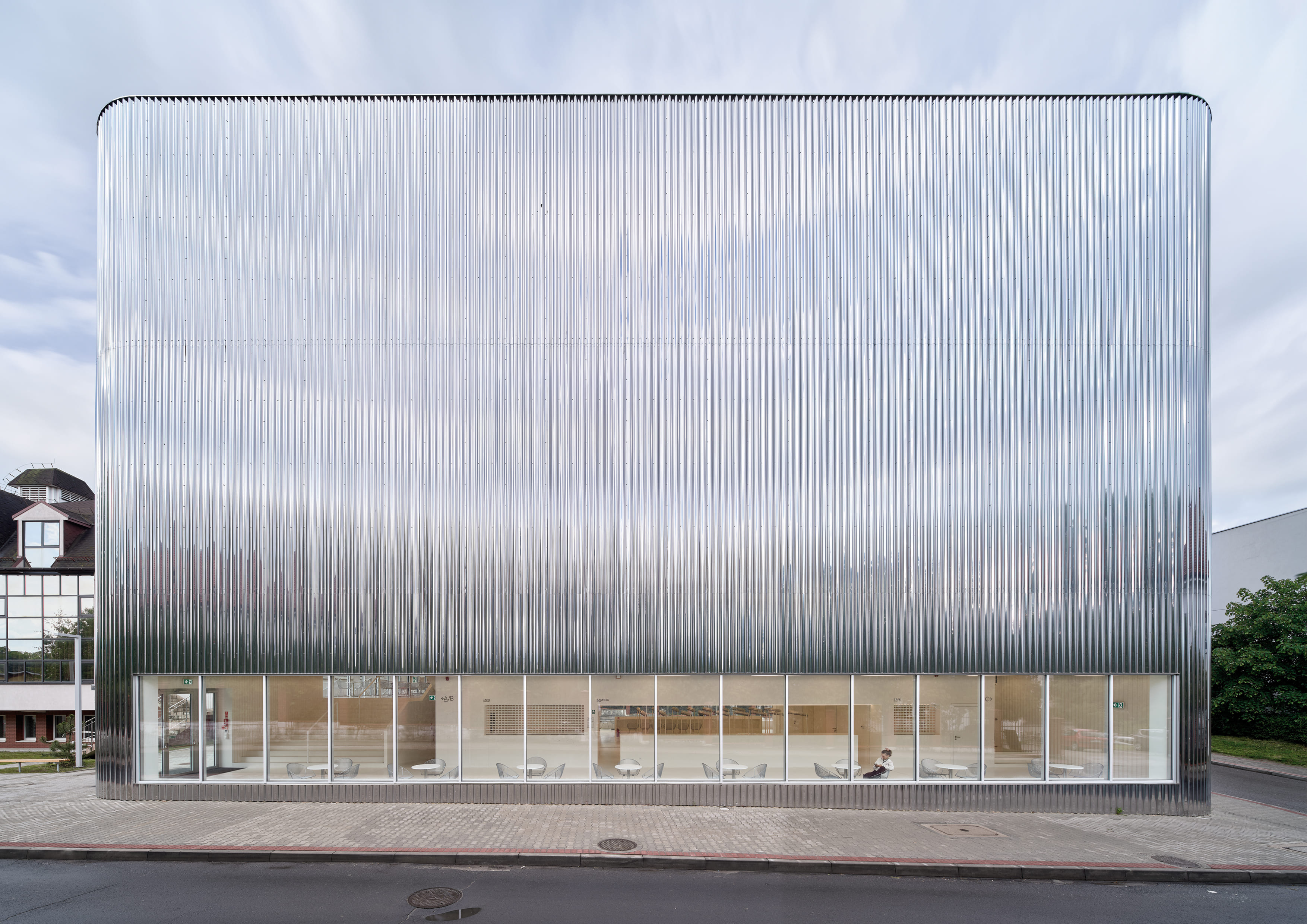 建築外衣的創新語彙 - 凝鑄悠揚樂章的閃耀立面