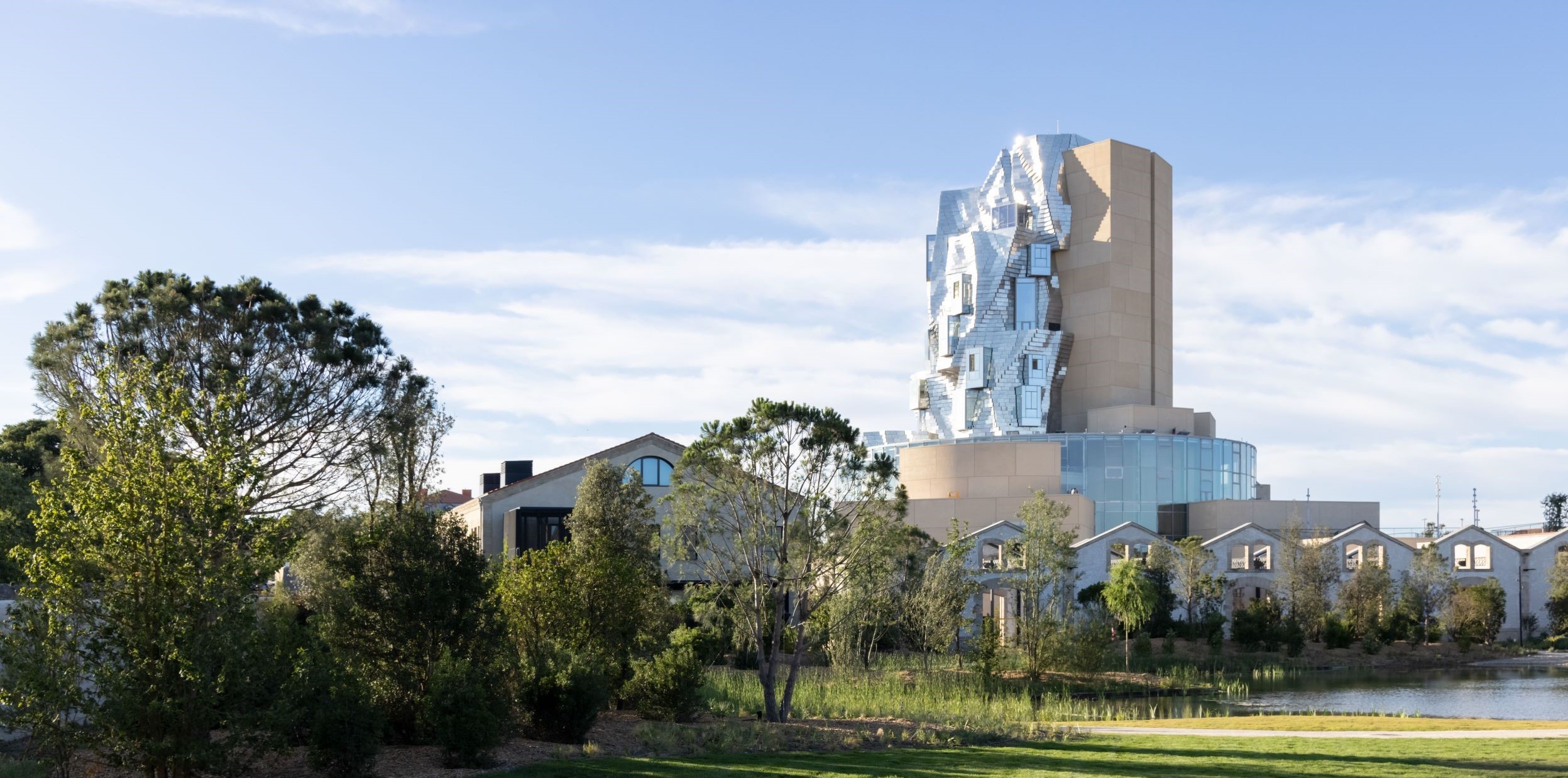 FAIRY- LIKE BUILDINGS: Luma Arles Arts Centre 童话异想建筑 - 不锈钢城堡异想