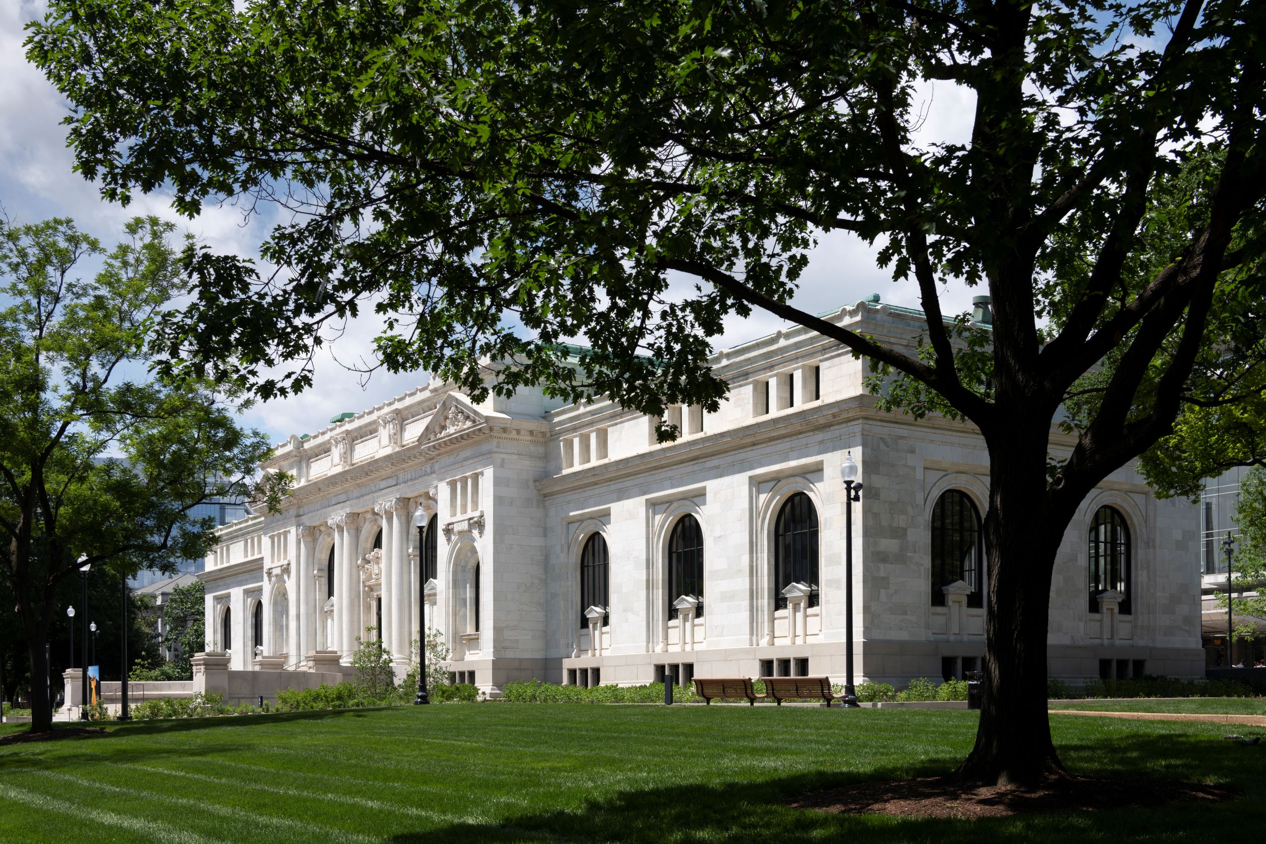 THE WORLD'S GREATEST ARCHITECTURE PROJECTS:  APPLE CARNEGIE LIBRARY 2020 最受矚目獲獎建築 - 百年圖書館變 Apple 旗艦店