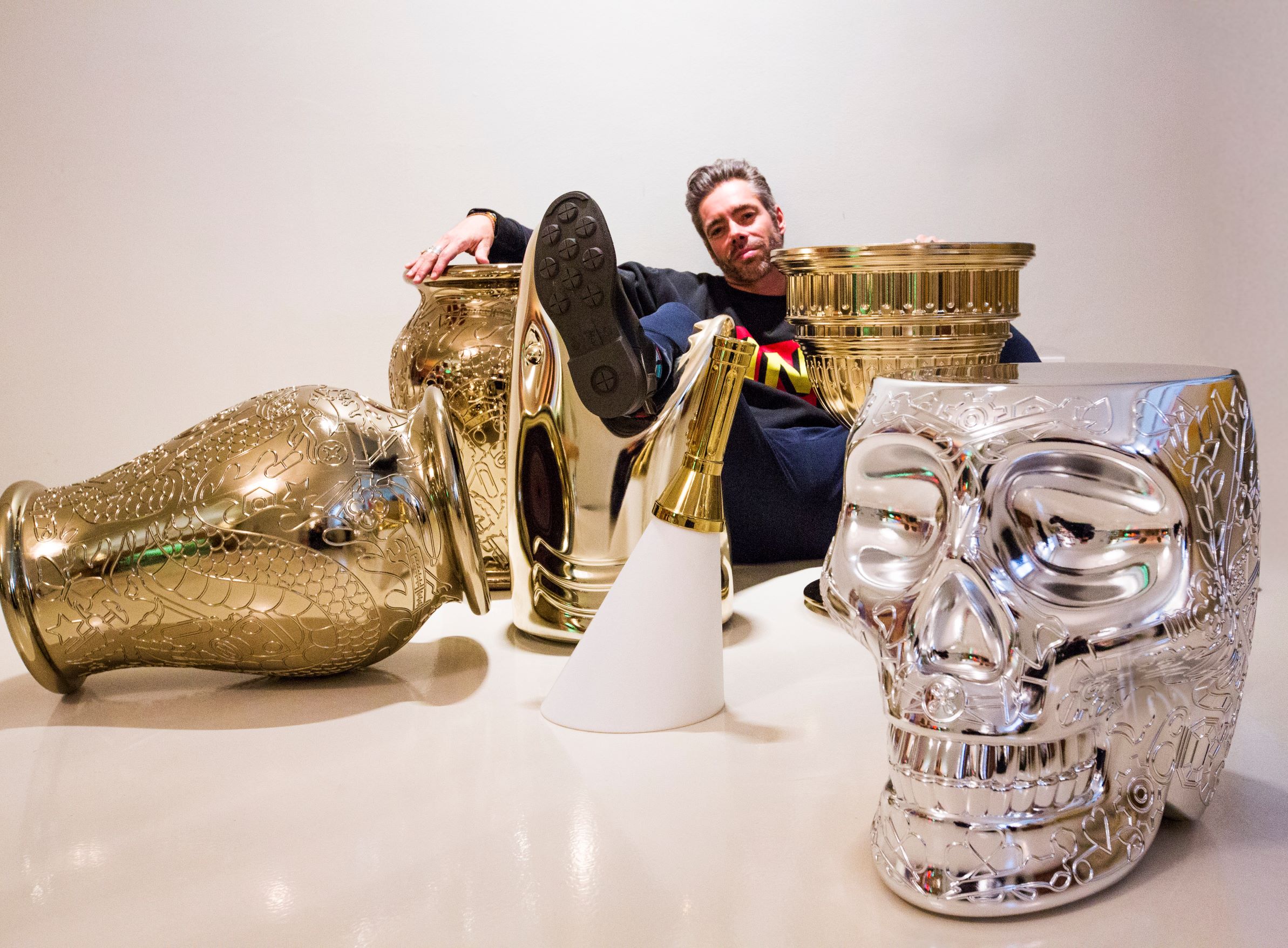 取材骷颅头的 Qeeboo 花盆、边桌系列，打破设计的拘谨，庞克又叛逆的风格成为不少音乐玩家的收藏品。