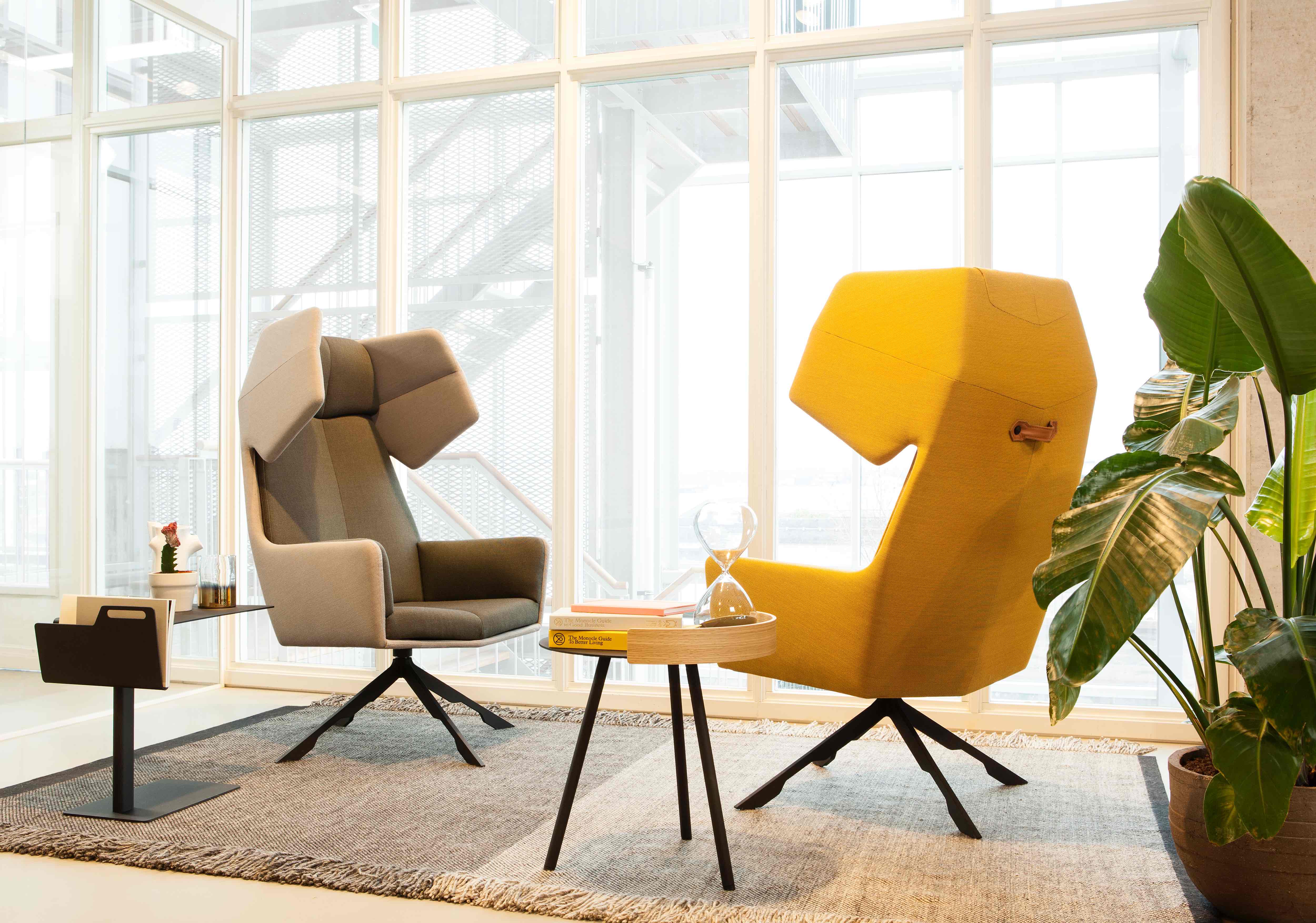 类似折纸的扶手椅，是 Arik Levy 参考日本传统纸艺而打造。