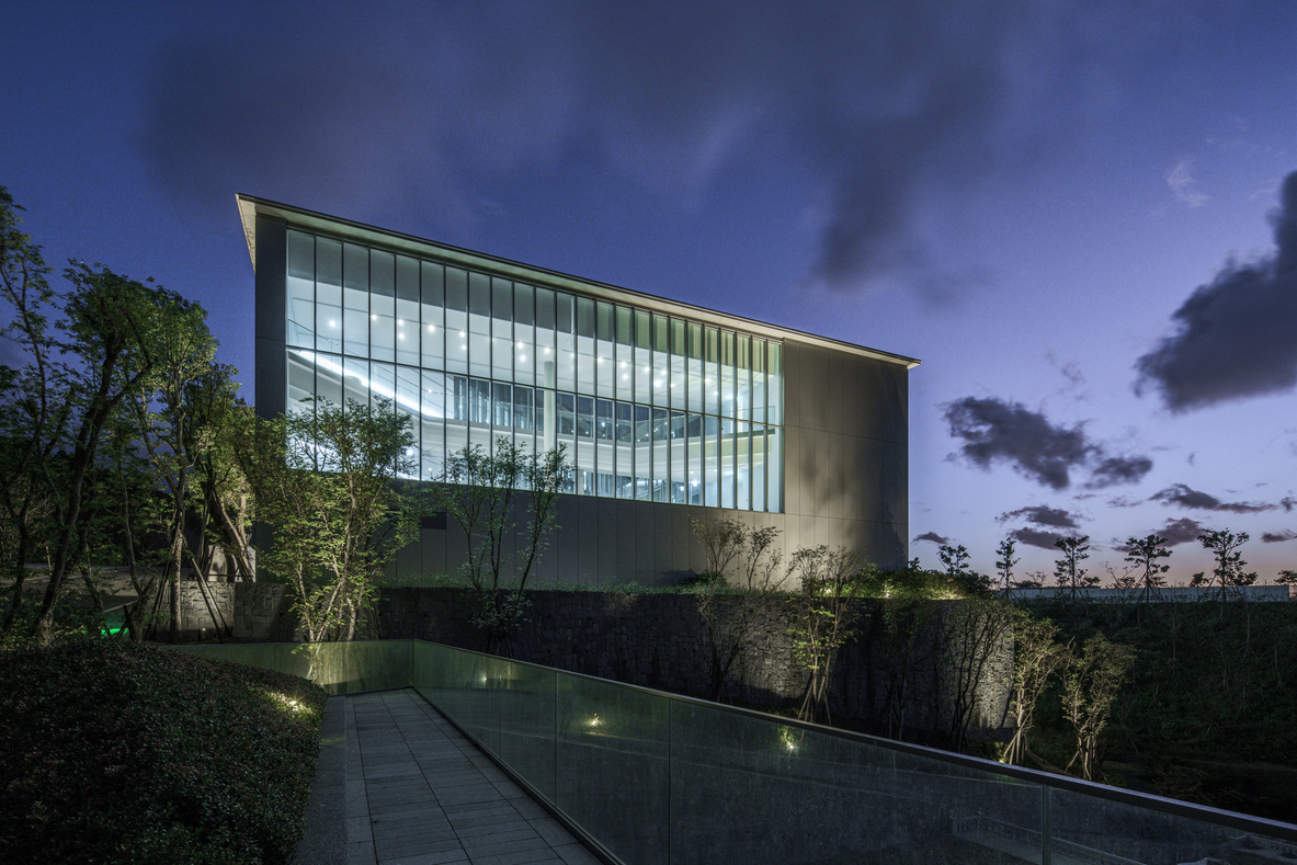 光之境服务中心以永续的精神， 规划一座充满环保概念的绿建筑。