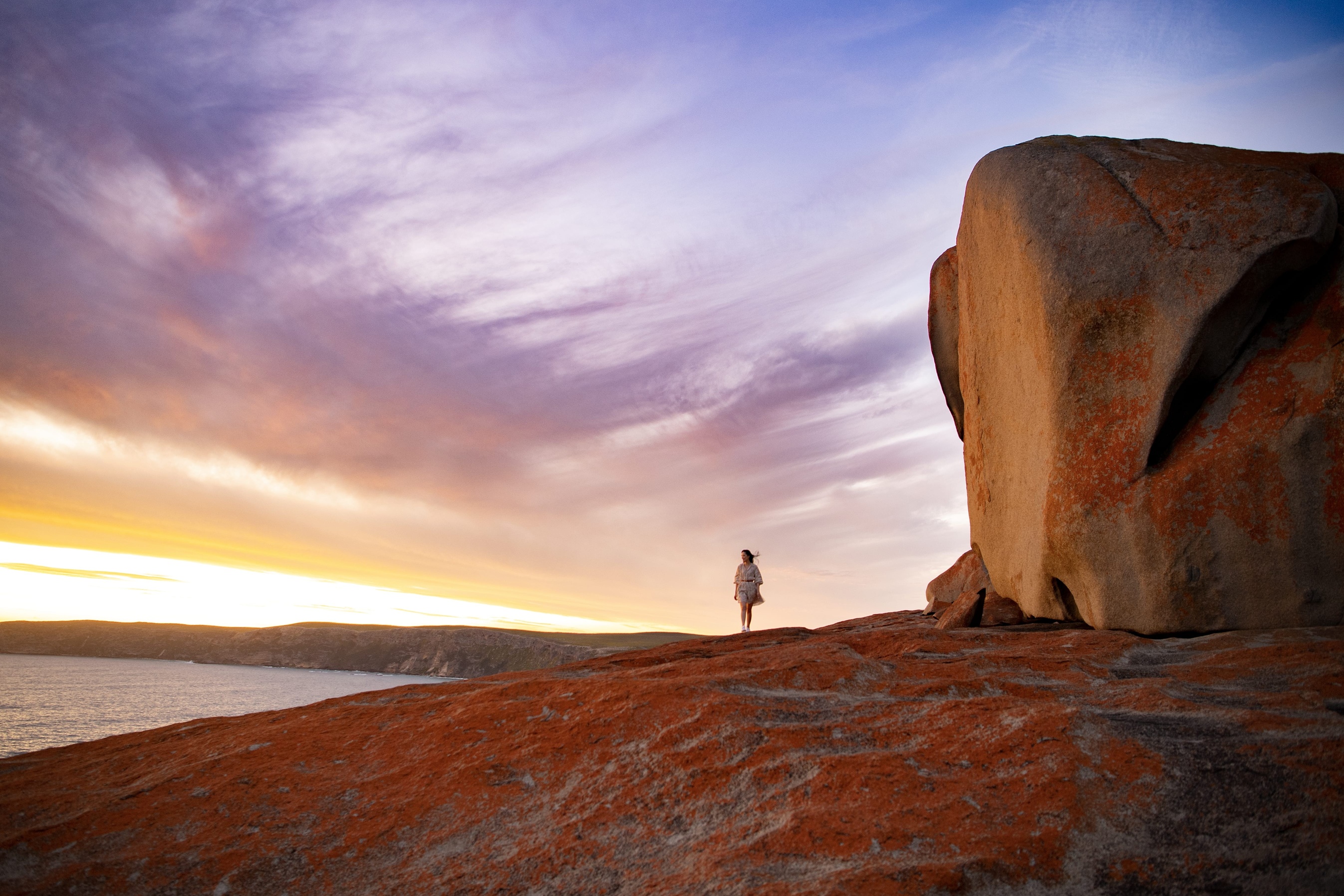 壮观的 Remarkable Rocks 巨石群， 是费莲达蔡司国家公园最知名的奇岩景点。 （©Tourism Australia）