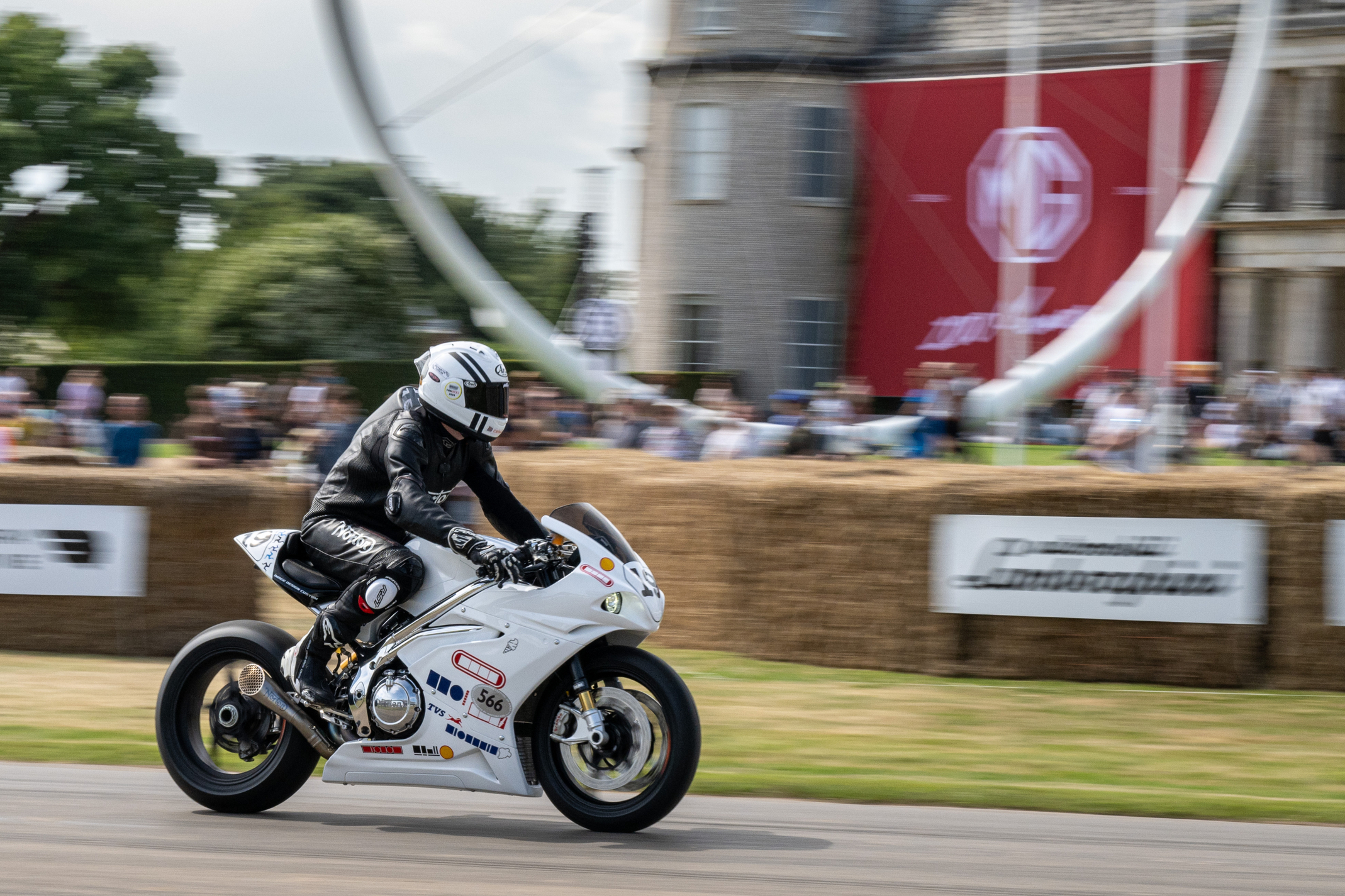 除了汽车之外，Goodwood 近年也提升了摩托车的能见度。