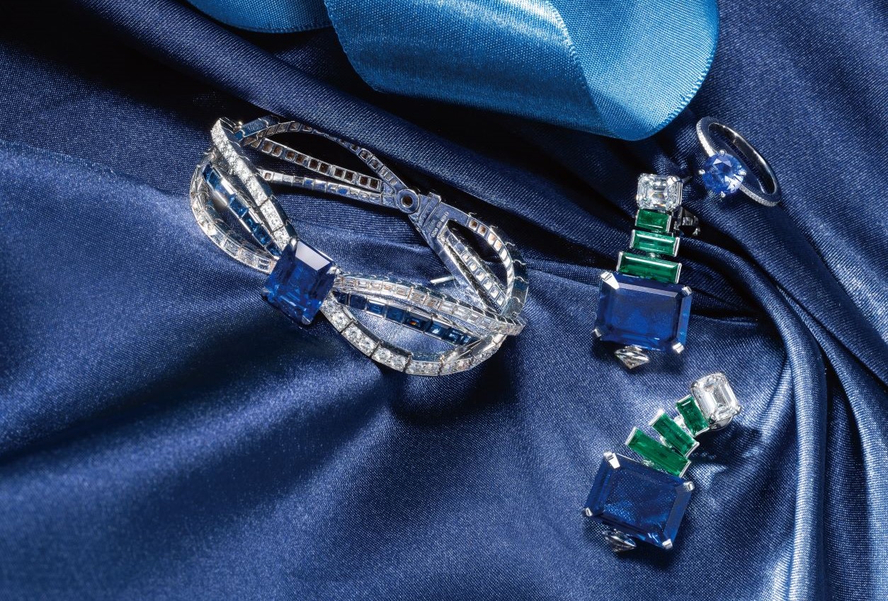 Graff 多形切割蓝宝石、钻石手镯。 Chopard Red Carpet 系列戒指。 Bulgari 顶级蓝宝石、祖母绿与钻石耳环。