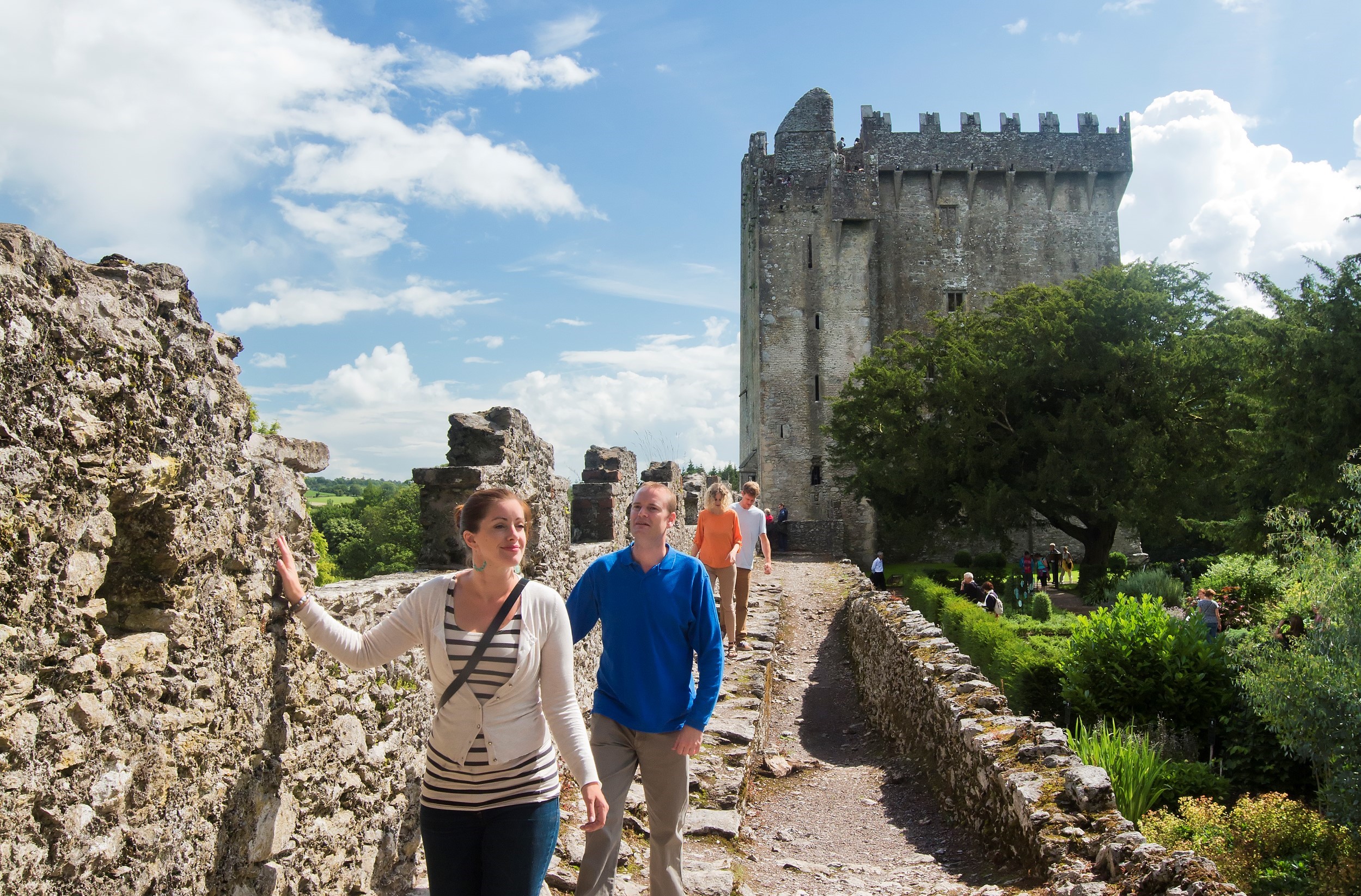 距离 Cork 市区 9 公里的 Blarney 城堡，是当地最受游客欢迎的古迹景点。