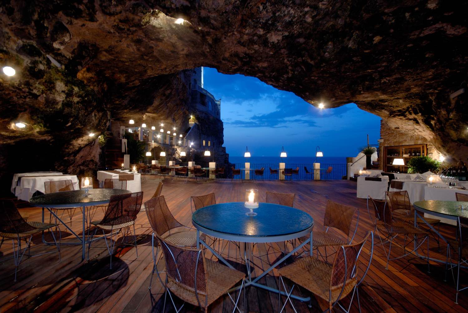 Most Unusual Restaurants in the World: Grotta Palazzese 独树一帜 奇景餐厅 - 义大利│最浪漫洞穴餐厅