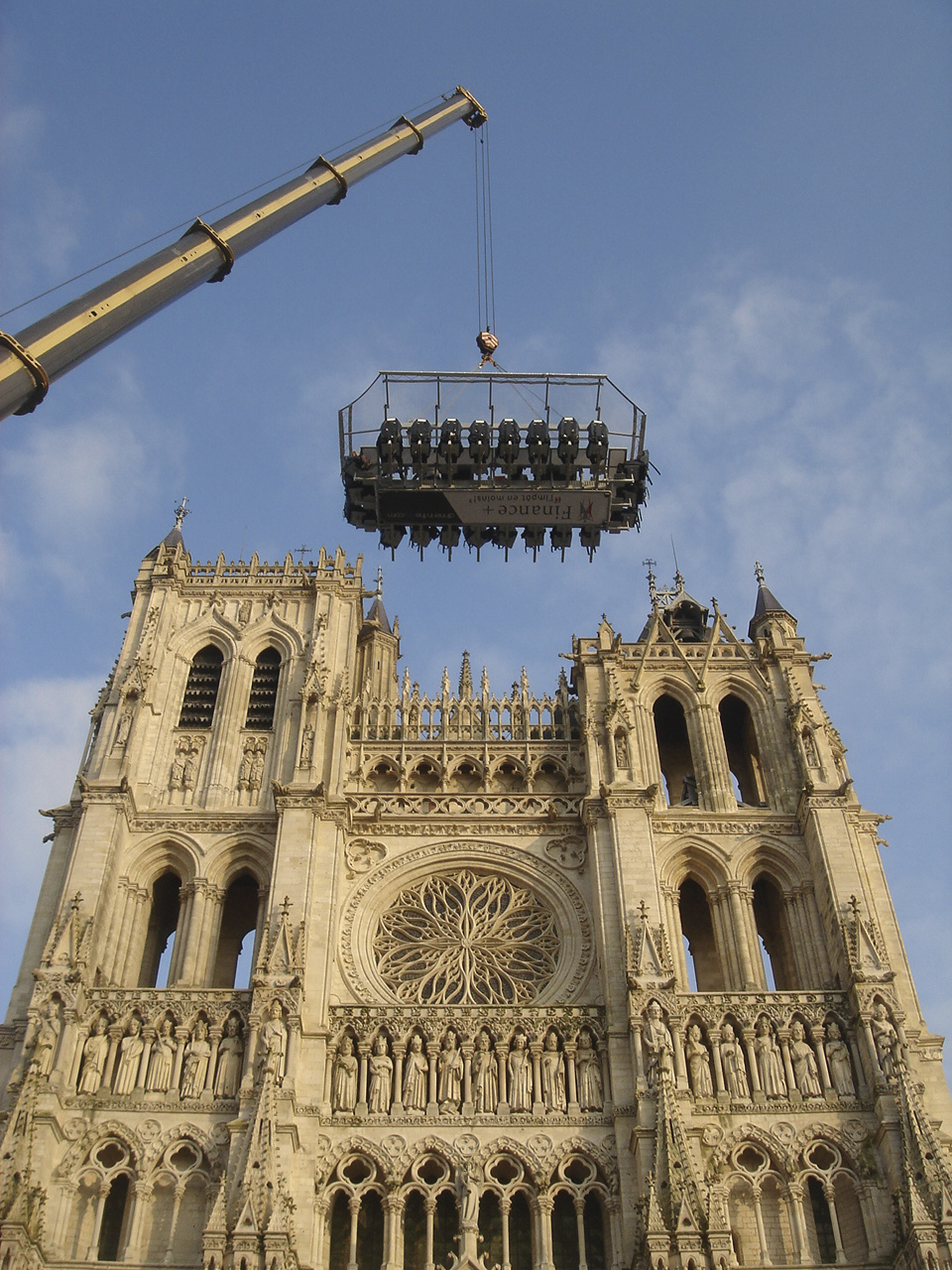 在空中欣赏法国的 Amiens 主教堂，绝对是一件令人难忘的独特体验。