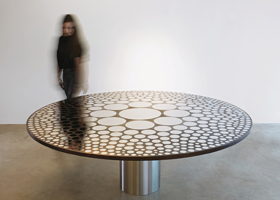 Paul Cocksedge 擅于将冷硬的金属转换成和谐的视觉型态。