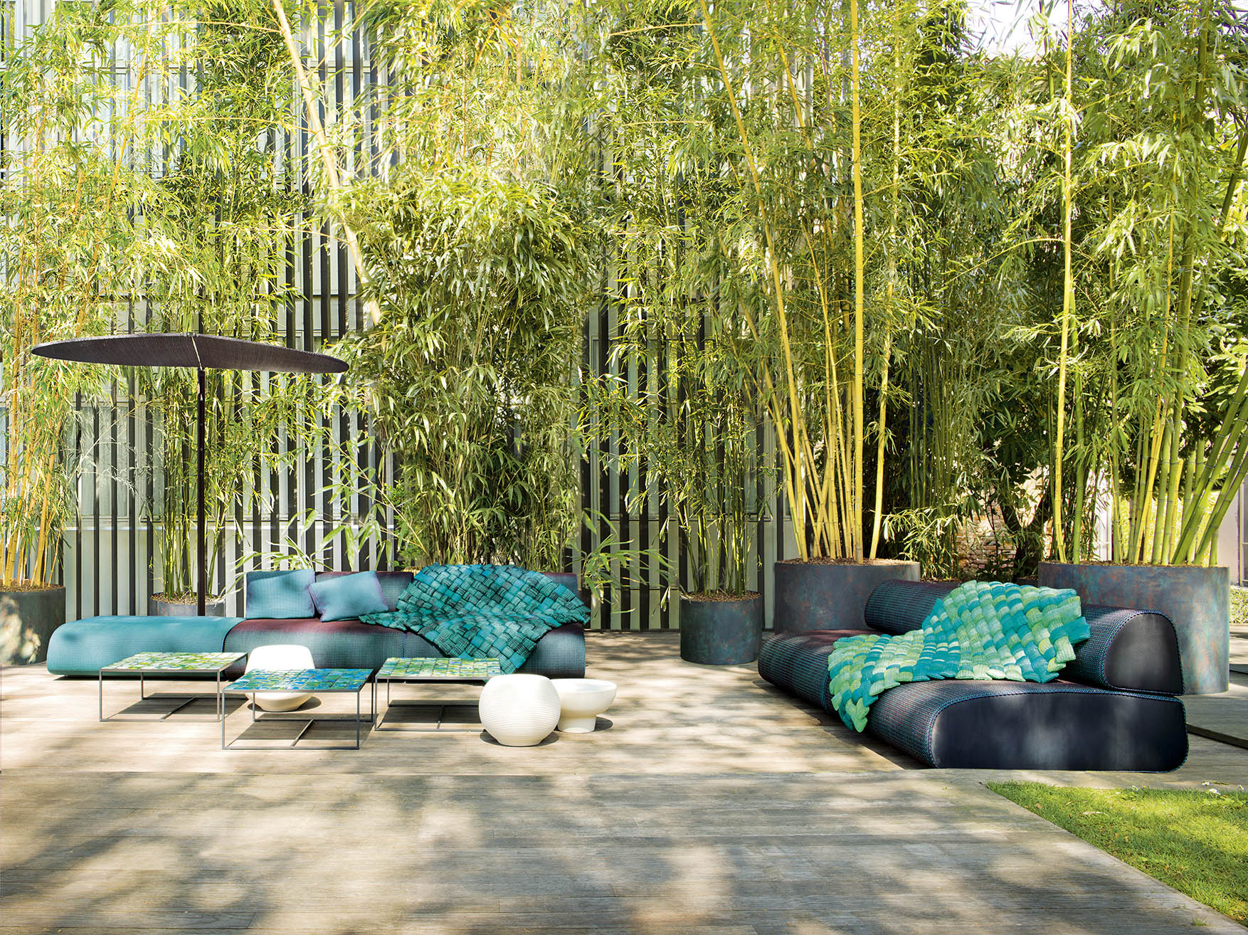 作為戶外家具頂尖品牌，從面料到配件都能引領潮流，以 Ola 系列打造自然花園。