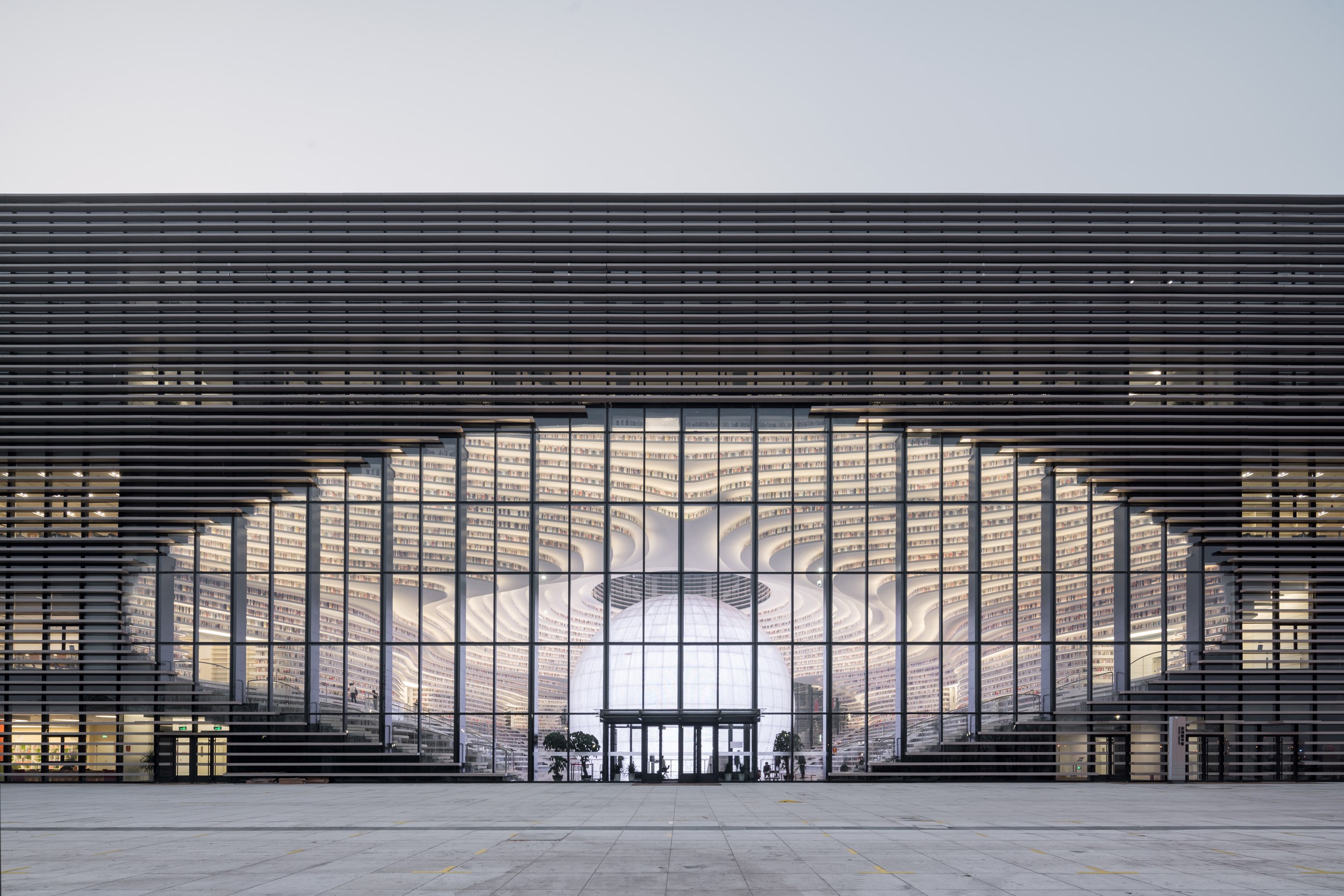 AMAZINGLY CURVED ARCHITECTURES: Tianjin Binhai Public Library 意想不到的不规则曲线建筑 - 波浪般巨型曲线书架