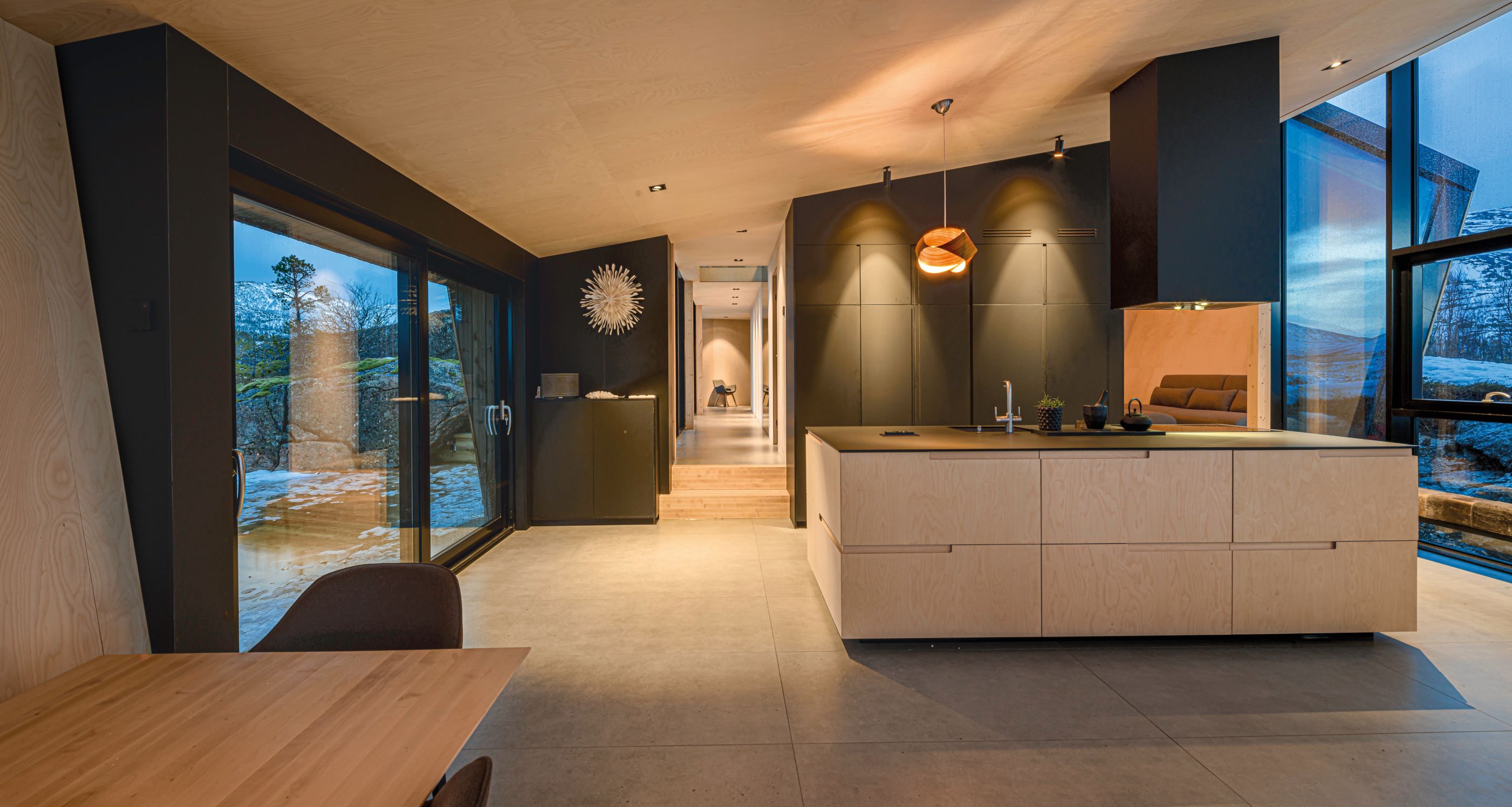 双面采光的厨房，以北欧极简设计风格营造舒适惬意的空间氛围。