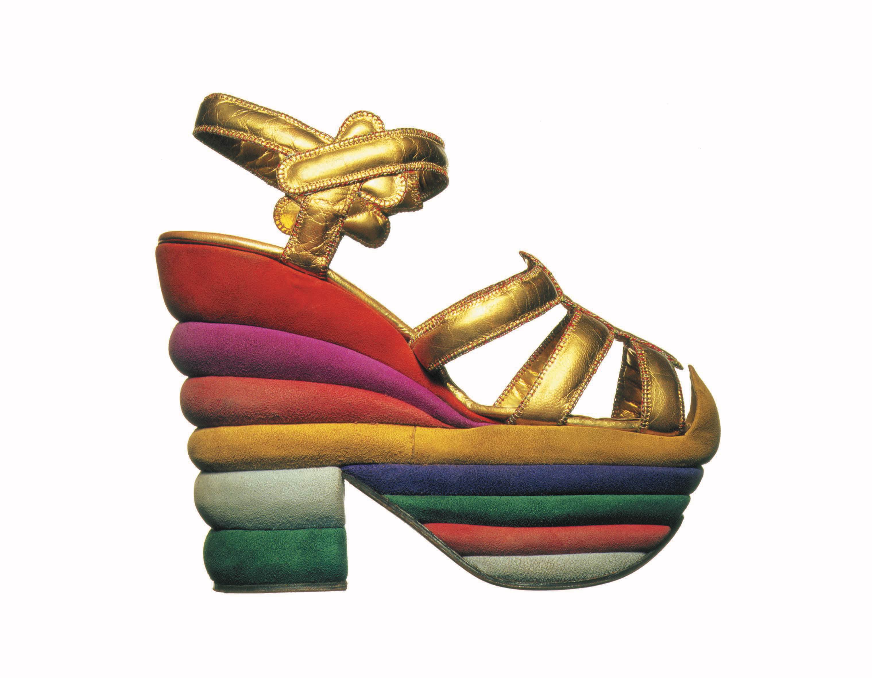 傳奇鞋履彩虹楔形跟涼鞋 RainbowSandal ，創作年份 1938。