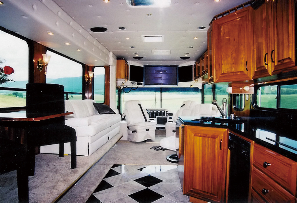 內裝豪華的Terra Wind，雖僅能在湖泊中行駛，但也讓愛好露營者能同時達到親水功能。