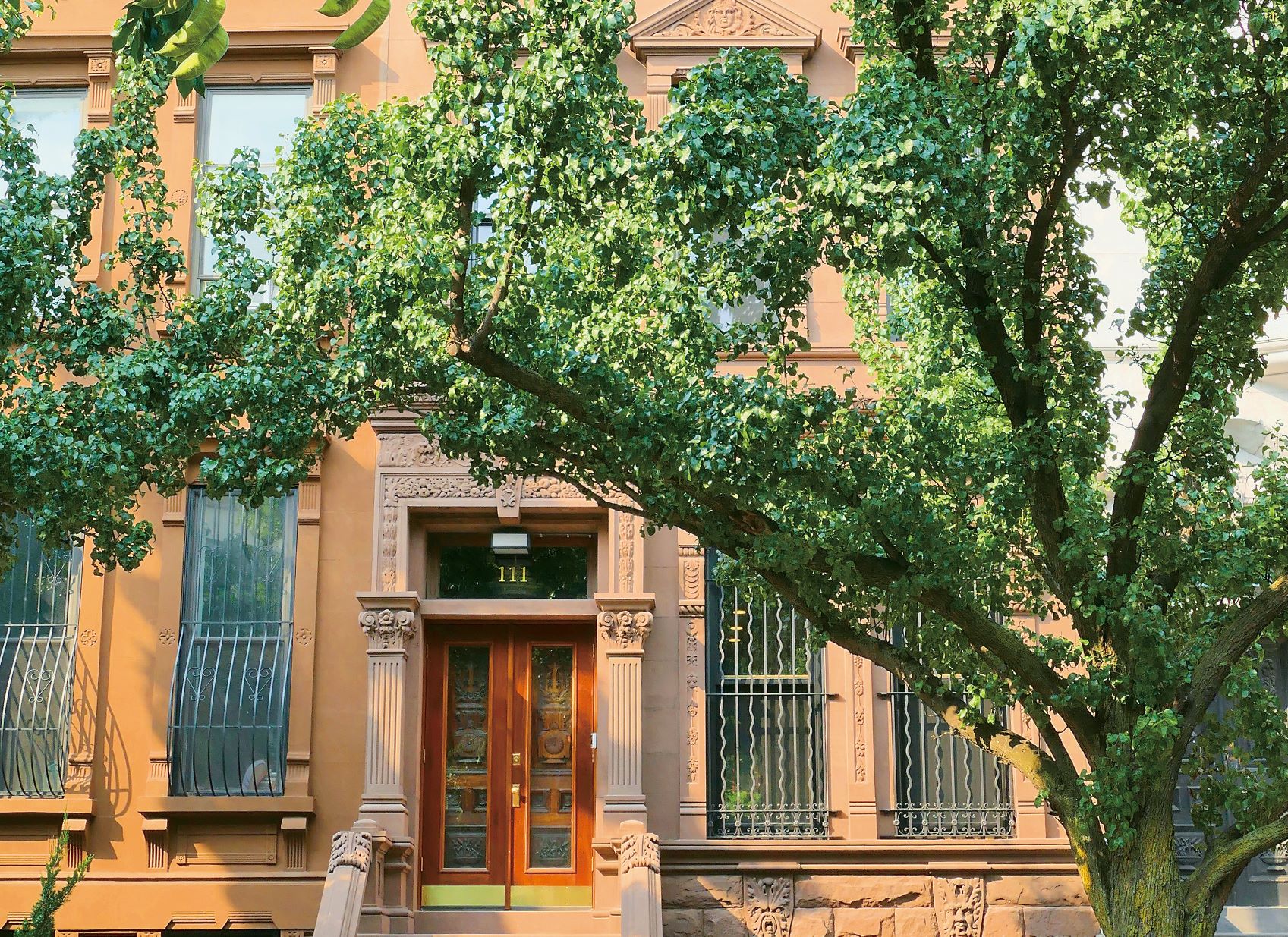 Harlem House 重塑了纽约哈林区最负盛名的 19 世纪大块棕石独栋阁楼公寓风华