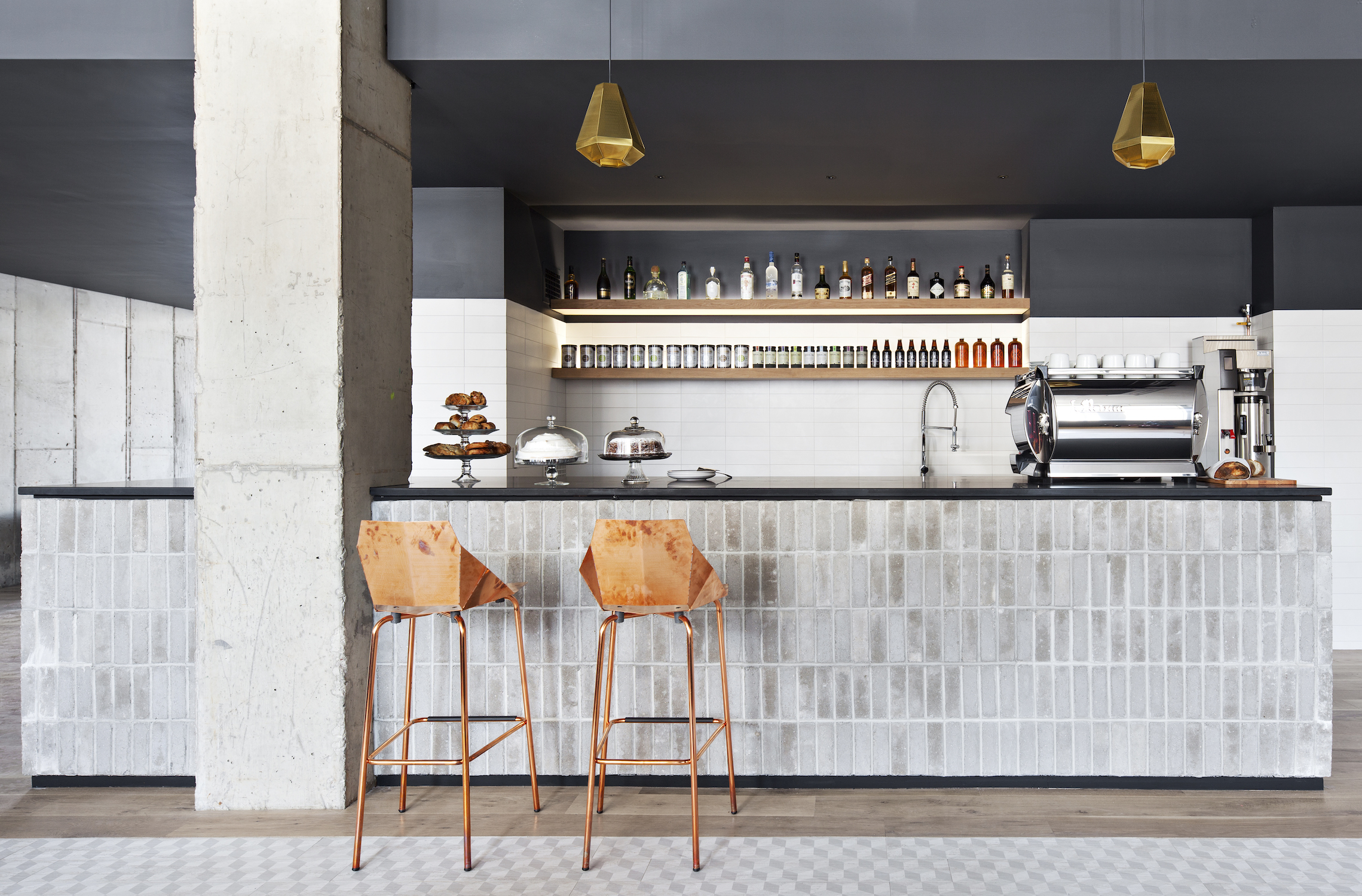 工业风的裸露洗炼是设计人的心头好。