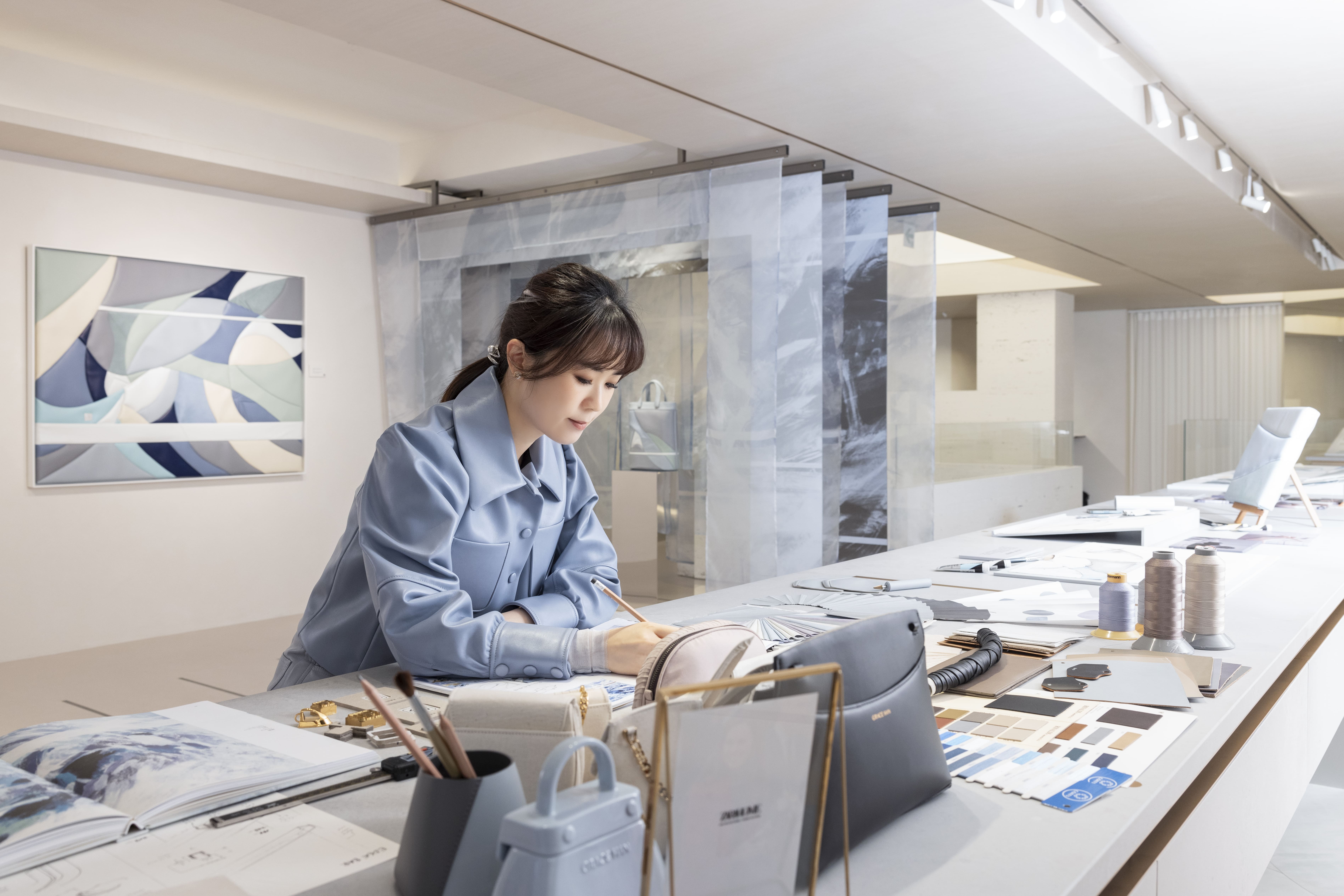 皮革藝術家王思涵（ Grace Wong ），將亞洲首間品牌藝術概念店落腳台北。