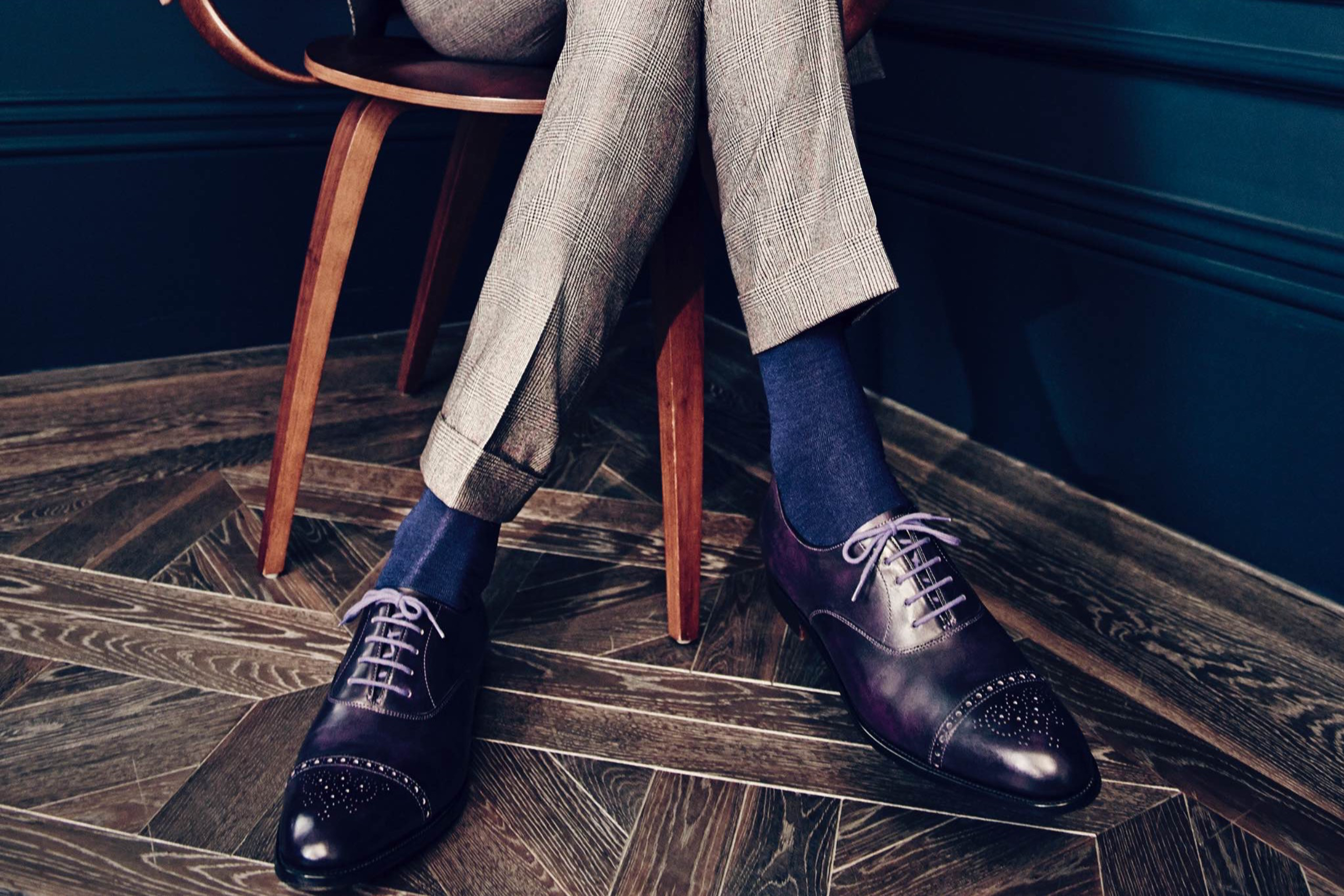 男性奢华袜子市场从来无畏景气影响，是个人身份的品味象征。