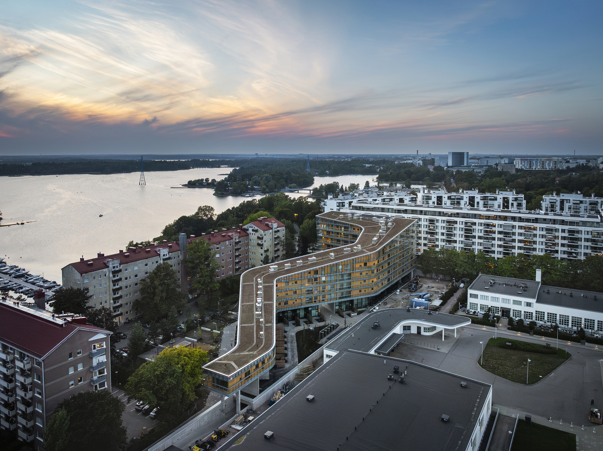 Reimagining the Future of Living：Meander Housing 住宅想像力 - 玻璃帷幕下的流動空間