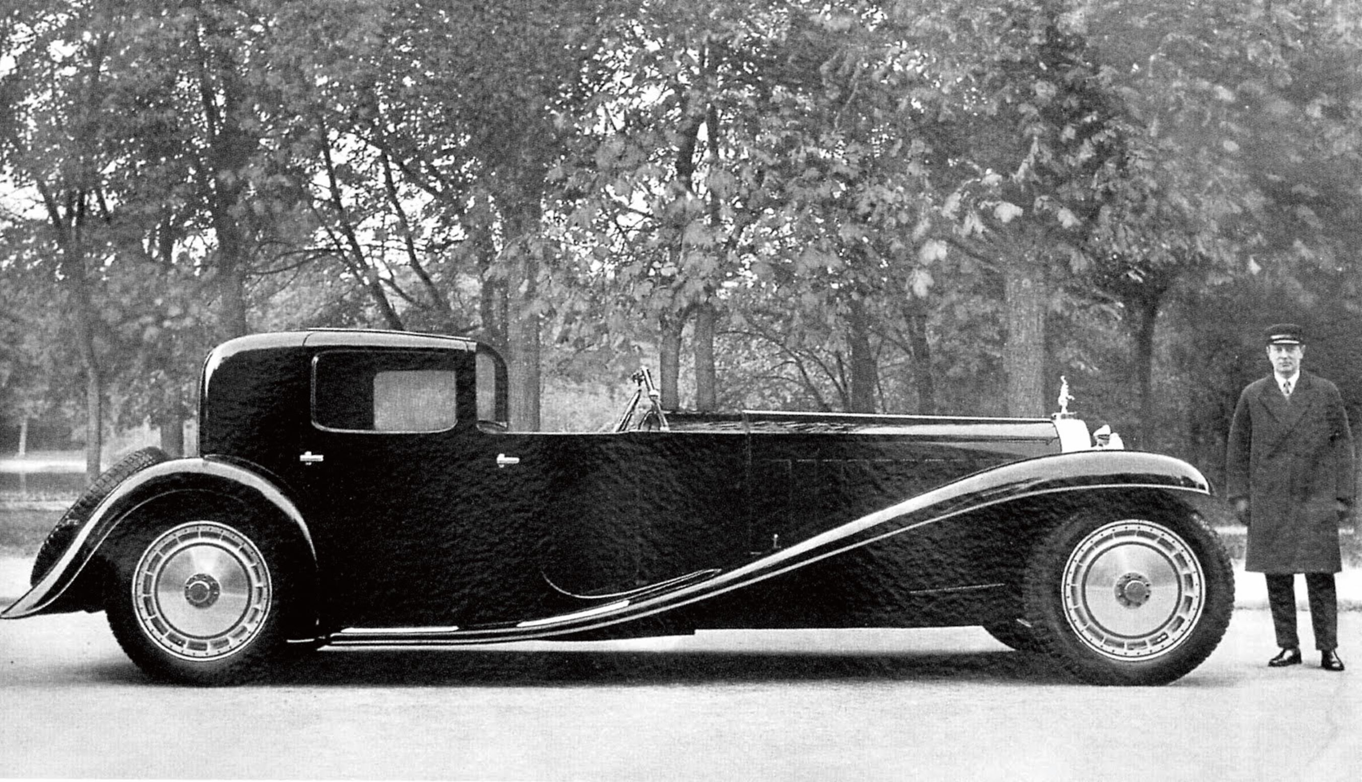 将近 1 万 3 千 cc 直列八缸，这辆 1927 年起造的 Bugatti Royale 是汽车史上的极致之作。