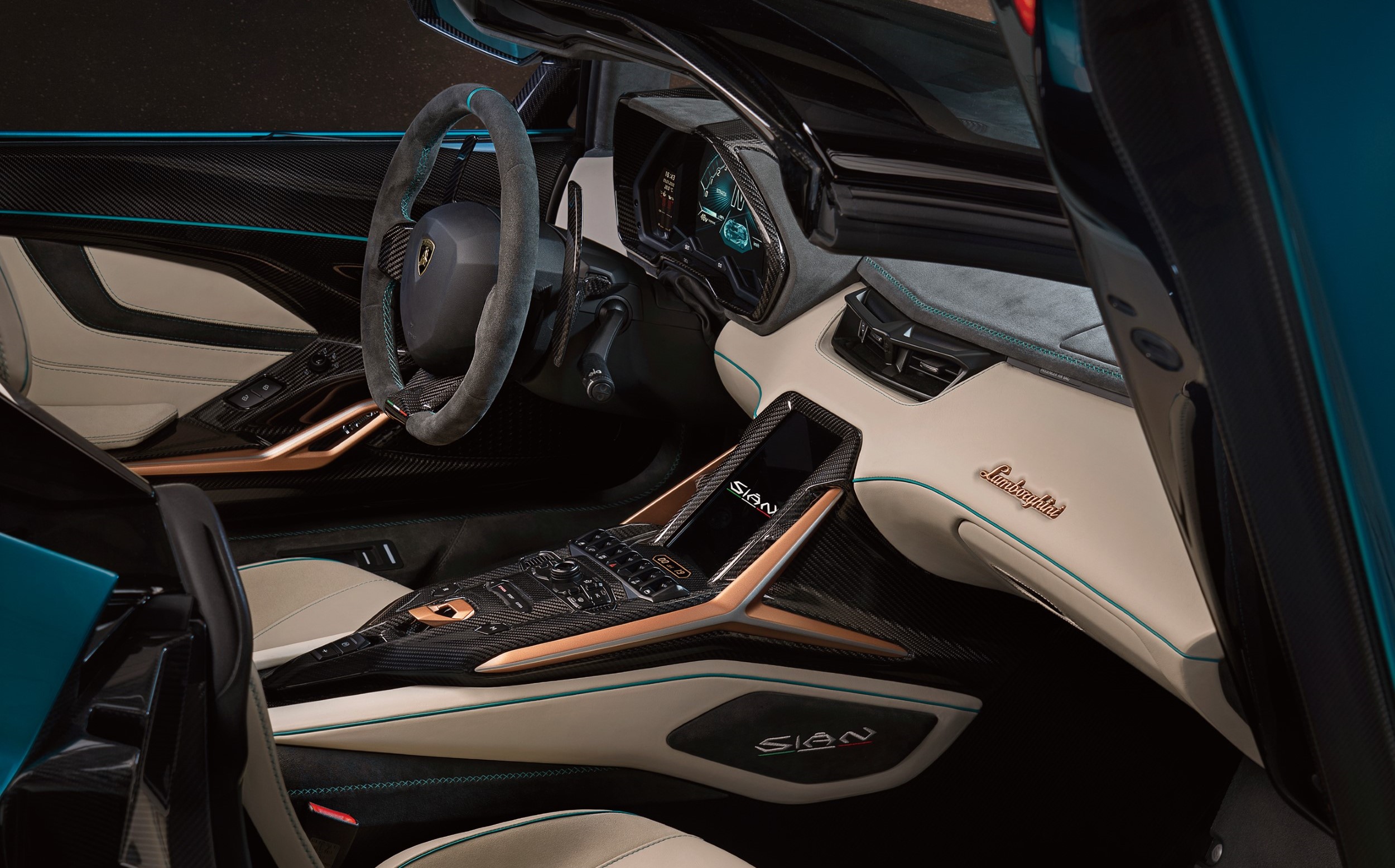 总数仅生产 63 辆的 Sián FKP 37，其中包括了 19 辆敞篷版本。