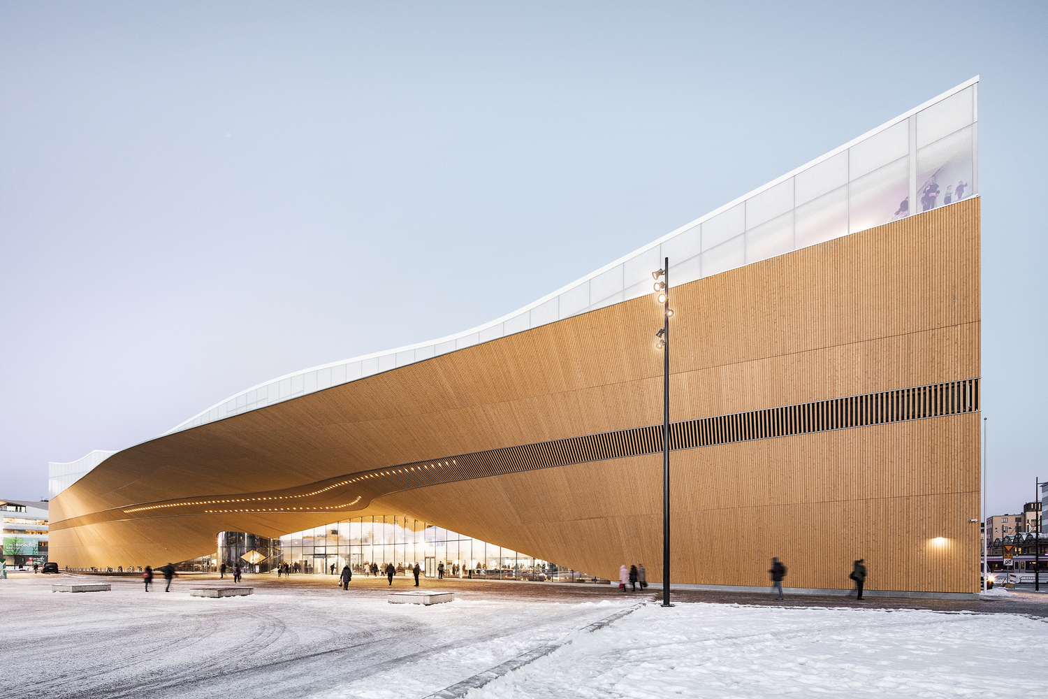 采流线型设计的 Helsinki CentralLibrary Oodi，就如同一艘充满设计感的前卫船舶。 （Photo by Kuvio）