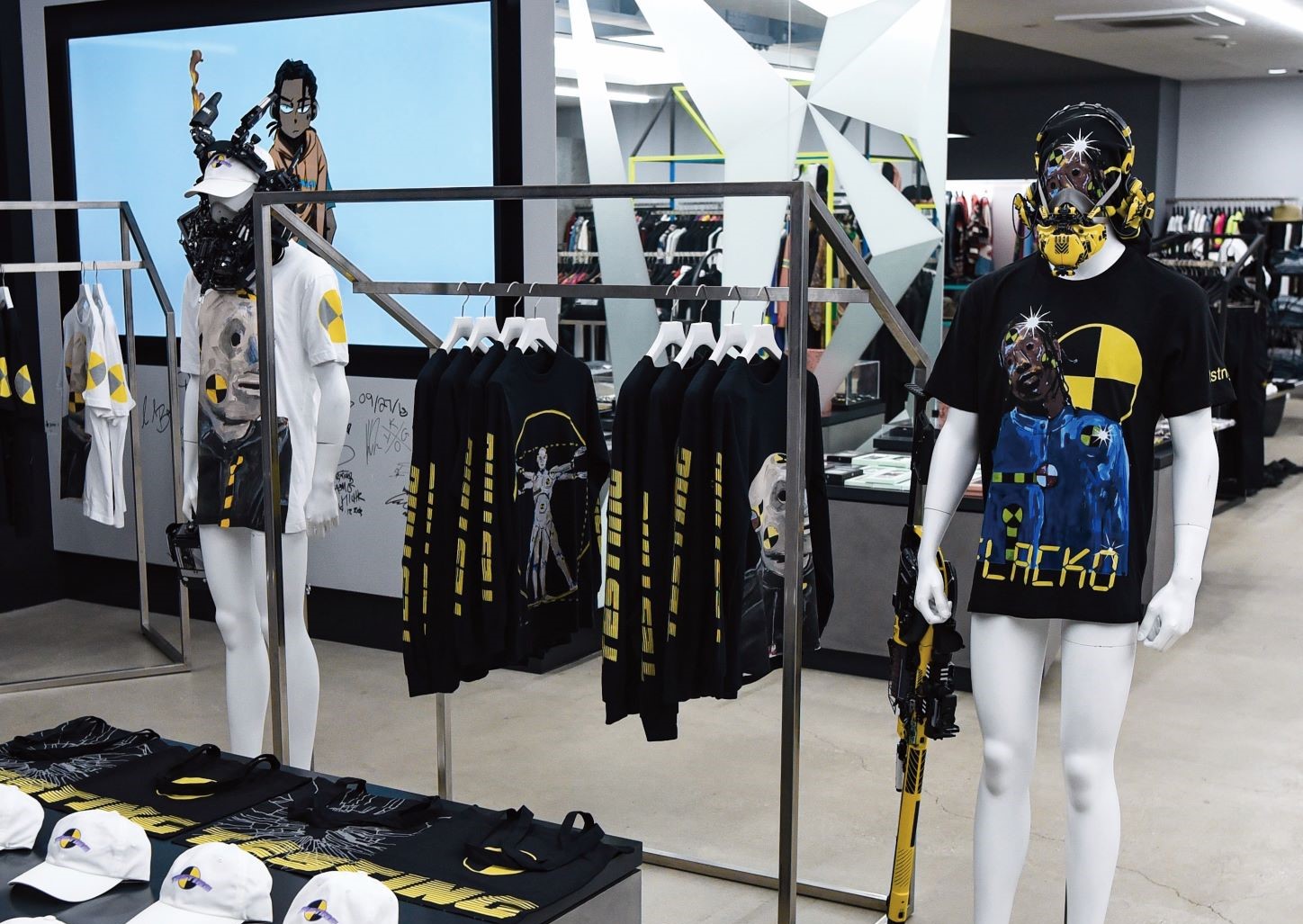 池内启人的作品红遍全球，2019 年饶舌歌手 A$AP Rocky 在日本知名潮流选品店开设专辑周边 Pop-Up 期间限定店铺，就在展示服装的人台上加入了池内启人的面罩作品。
