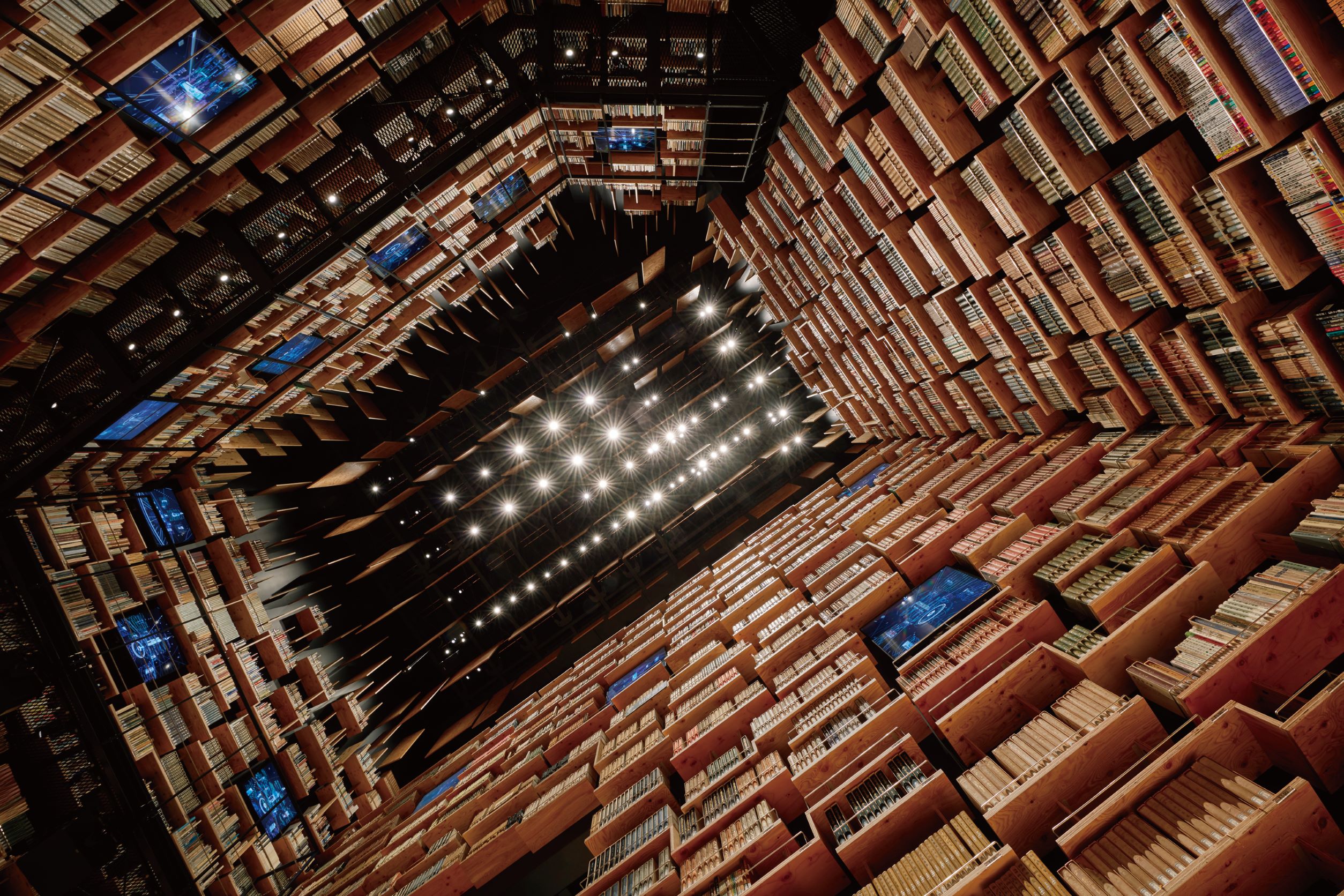 以大脑细胞为设计灵感，所建构出的书架剧场图书空间。