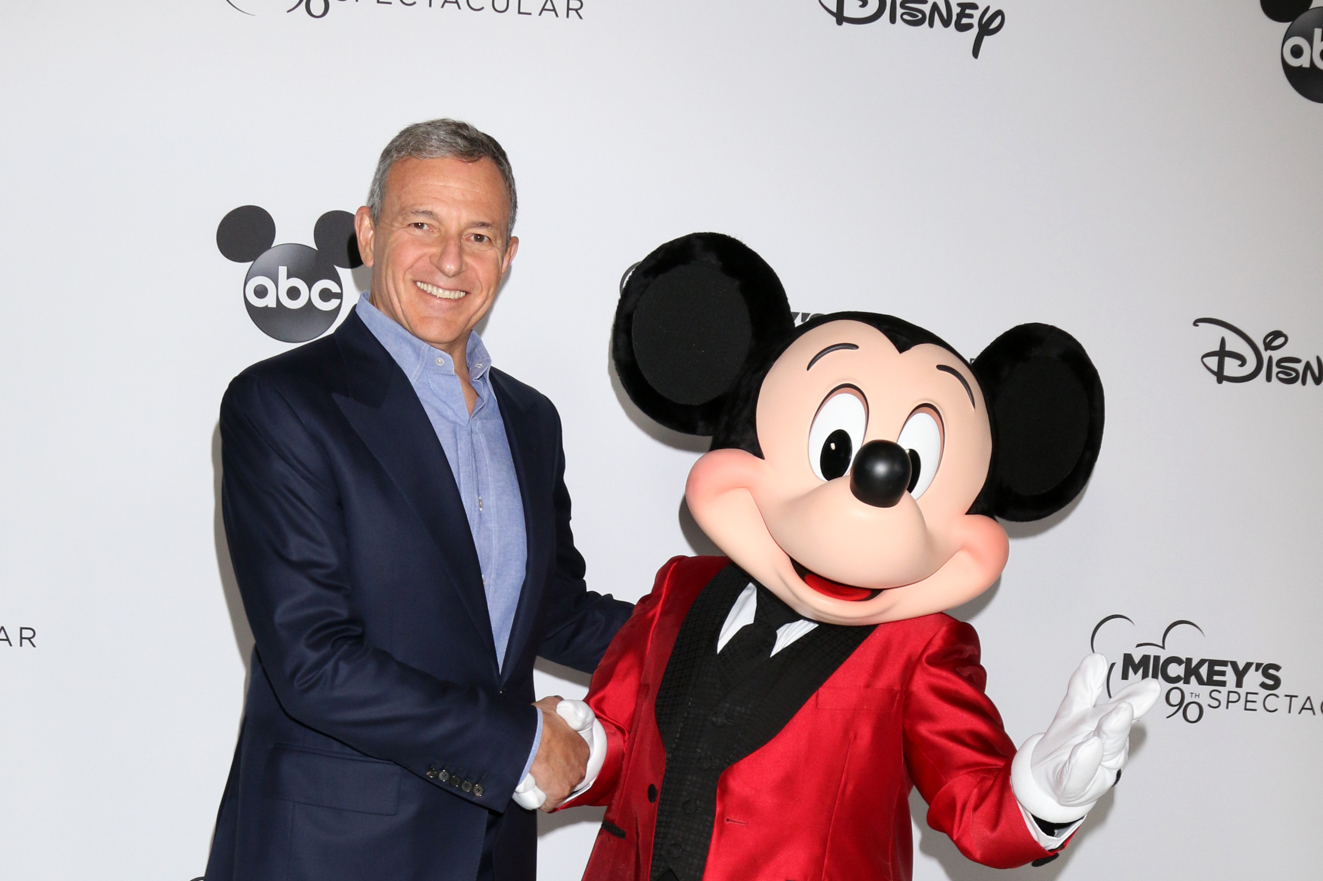 Robert Iger 出身于 ABC 电视台，而 ABC 最具代表性的节目角色之一就是米老鼠。