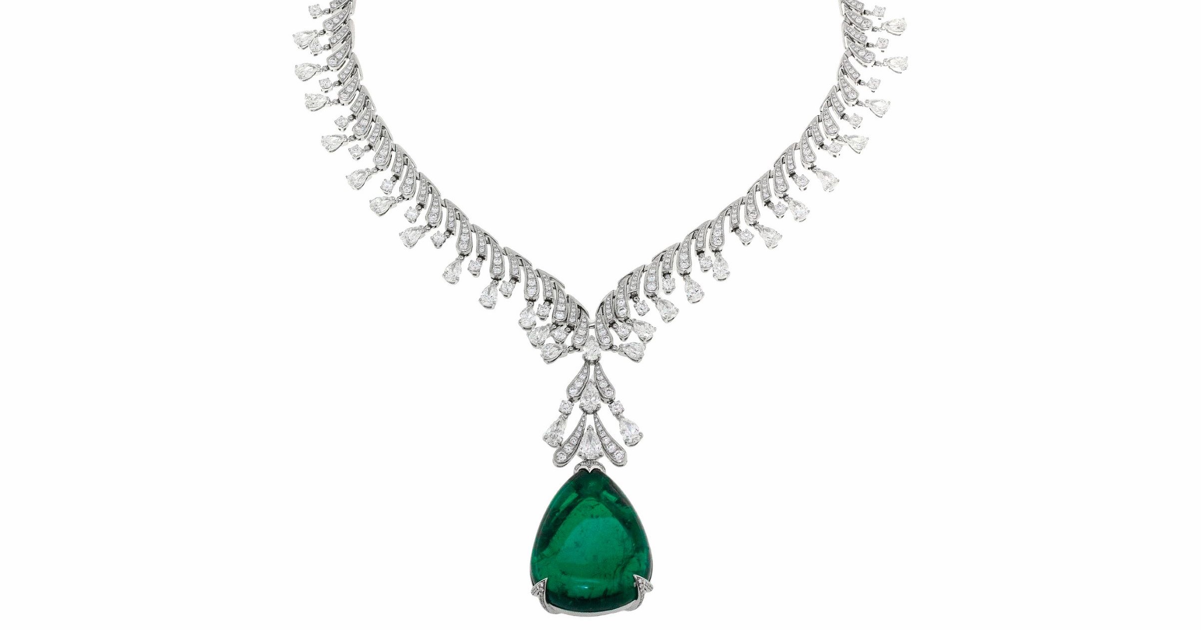 罗马一景一物是宝格丽目光永远流连的焦点。街道中的纪念碑、马赛克砖、雕塑经过简化升华后，成为象征宝格丽精神的辉煌符码，亦是不可或缺的经典元素。