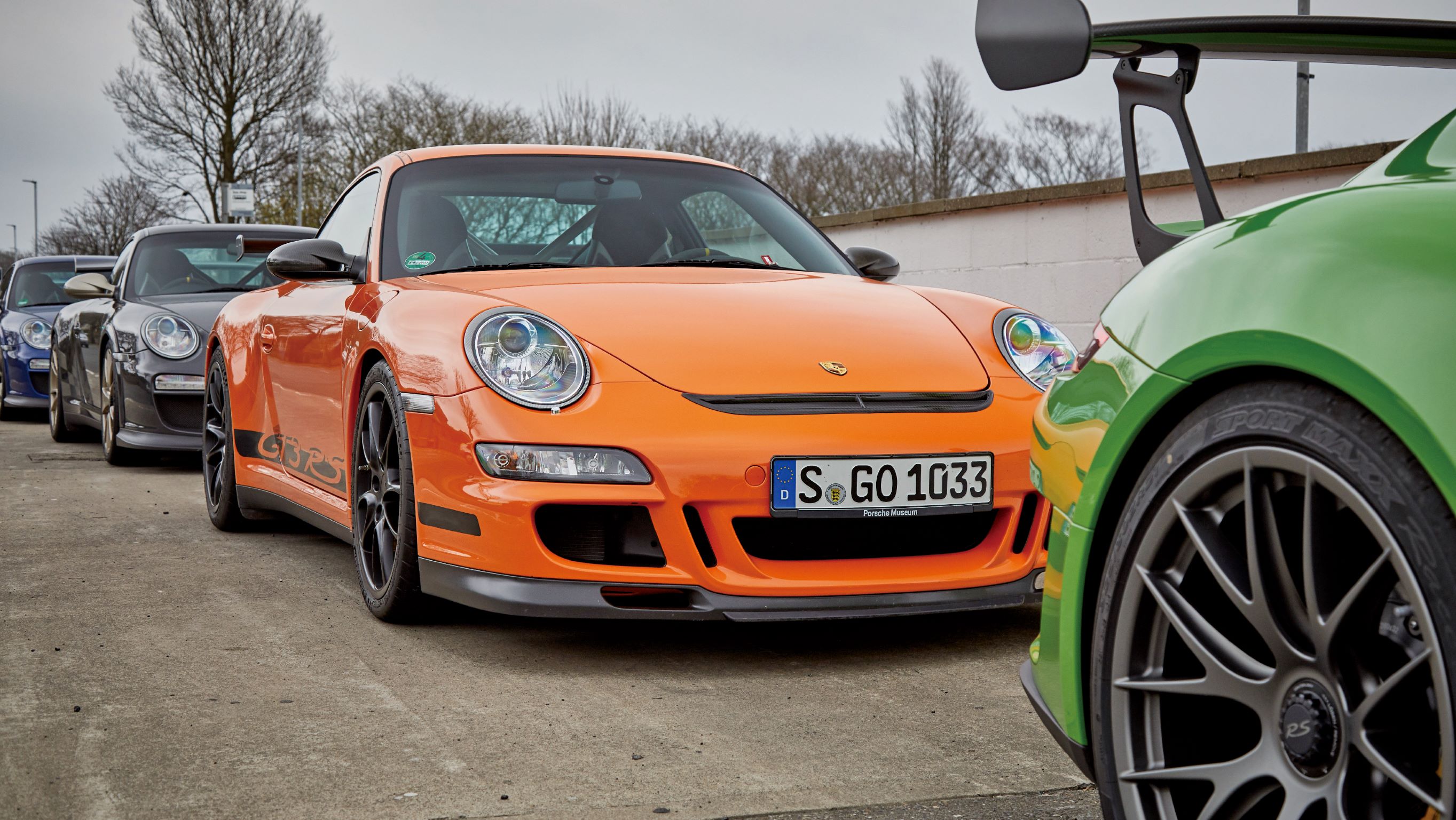 911 GT3 RS 是一辆从生产线上拉出，就可以直接进赛车场的硬派跑车。