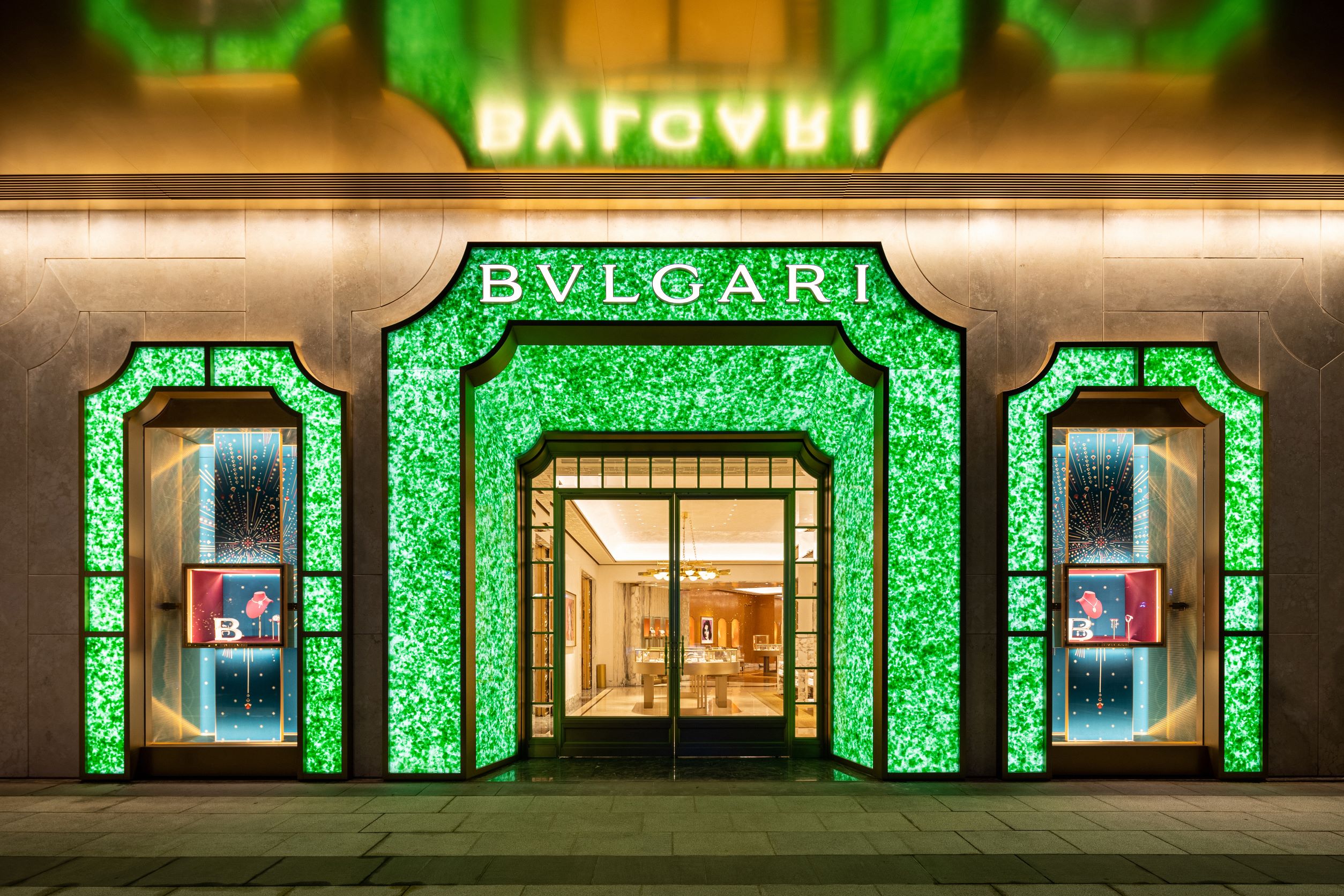 BVLGARI SHANGHAI 以回收香槟瓶打造艺术外墙