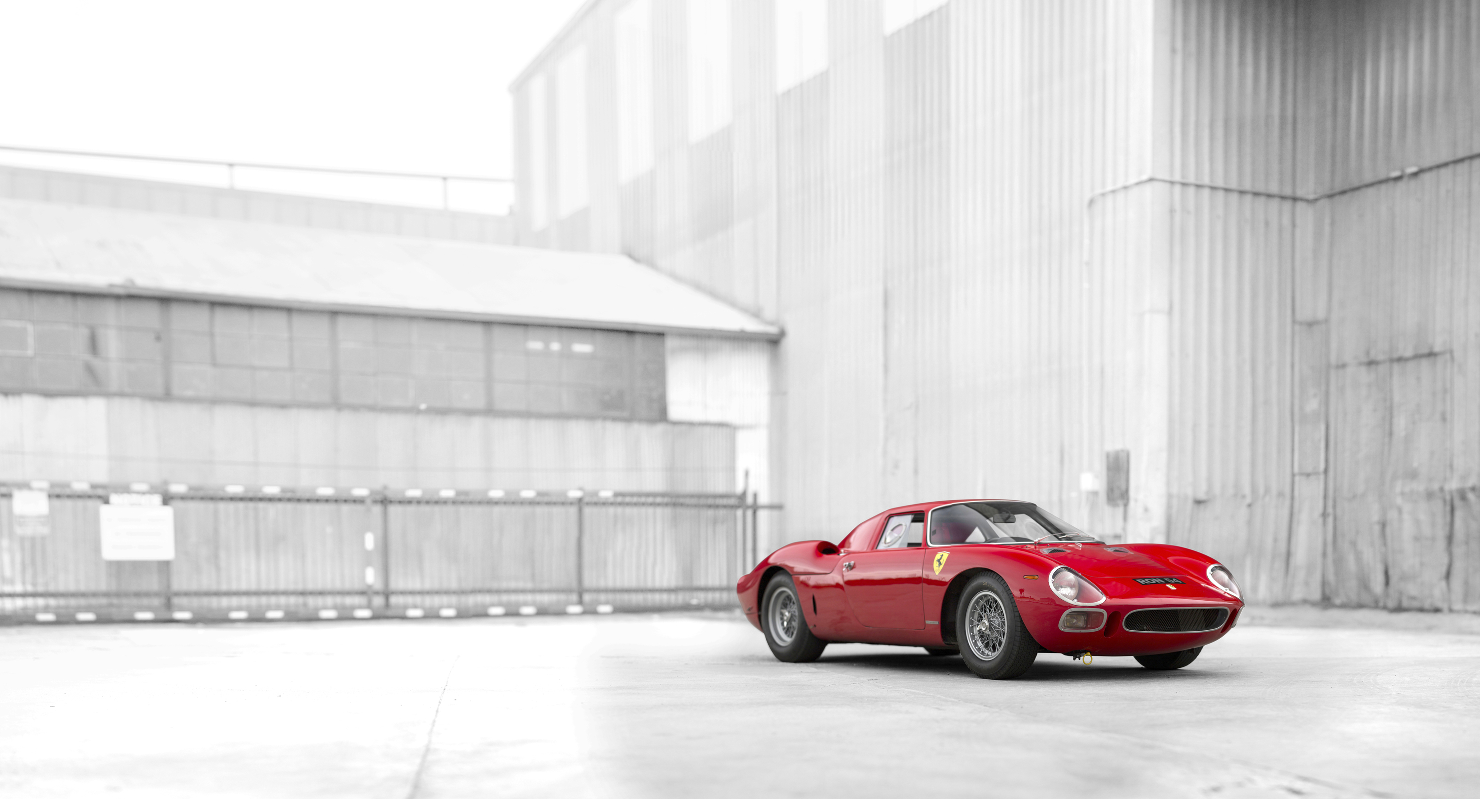 為了符合當代參賽規則而打造的 Ferrari 250 LM by Scaglietti，僅生產了32 部。